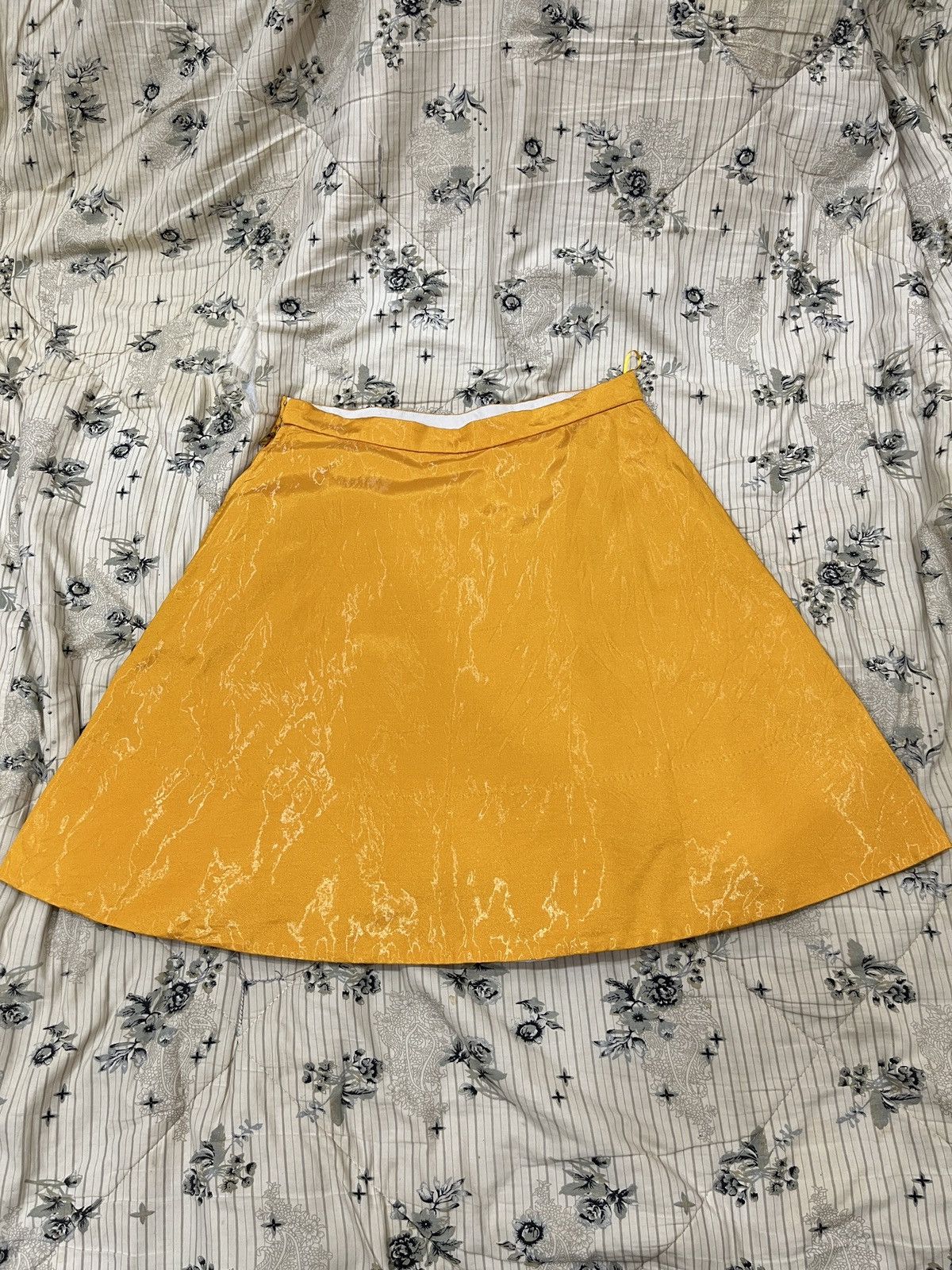Louis Vuitton (Qqqq). LOUIS VUITTON SHINE SKIRTS Size 28" / US 6 / IT 42 - 19 Thumbnail