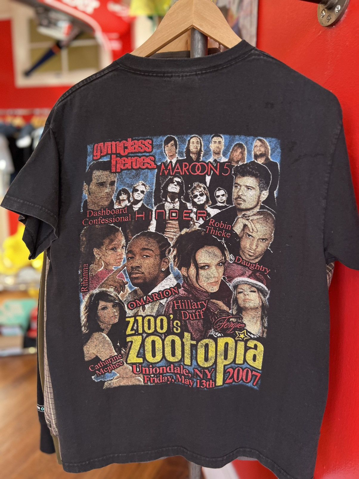 Band Tees × Vintage Vintage Z100 Concert Tee y2k Rihanna Hillary duff Fergue b2k Size US M / EU 48-50 / 2 - 2 Thumbnail