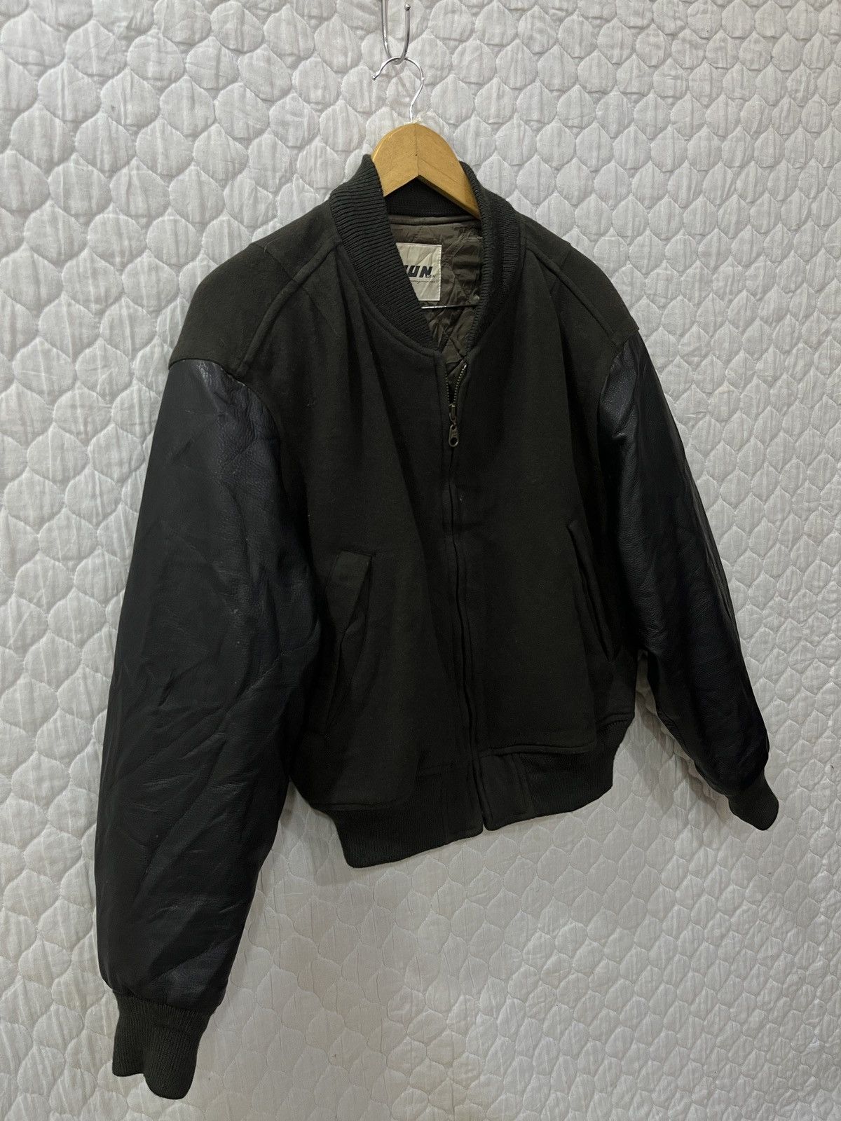 Genuine Leather (Uuuu). VINTAGE JUN MEN VARSITY BOMBER JACKET Size US M / EU 48-50 / 2 - 6 Thumbnail