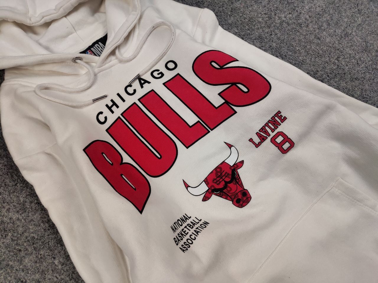 NBA Chicago Bulls x NBA Logo White Light Hoodie Vintage Style Size US S / EU 44-46 / 1 - 12 Thumbnail