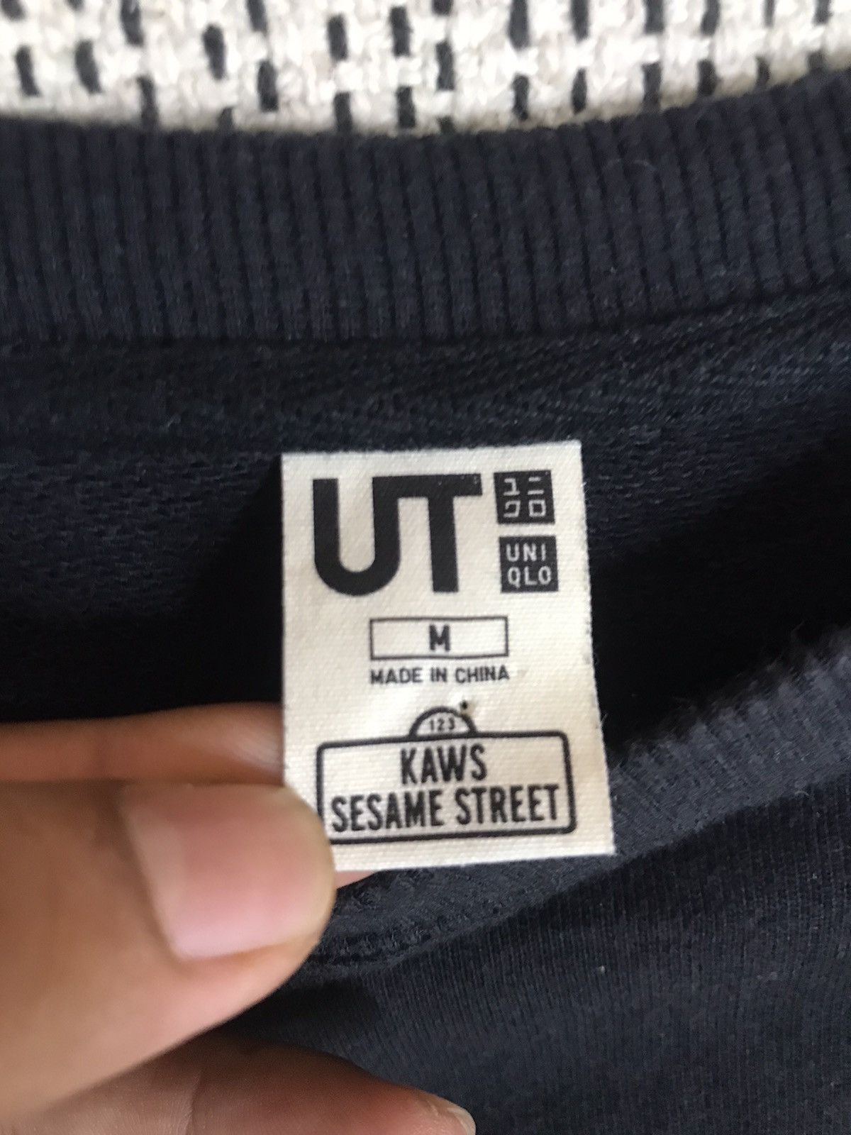 Japanese Brand × Kaws × Uniqlo ‼️KAWS X UNIQLO X SESAME STREET SWEATSHIRT BIGLOGO‼️ Size US M / EU 48-50 / 2 - 4 Thumbnail