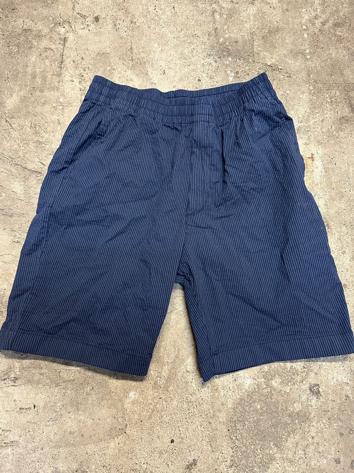 Uniqlo UNIQLO NAVY SEERSUCKER BAGGY SHORTS | Grailed