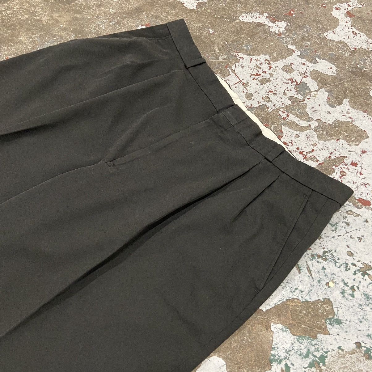 Vintage Vintage 1990s Black Pleated Shorts Size US 35 - 2 Thumbnail