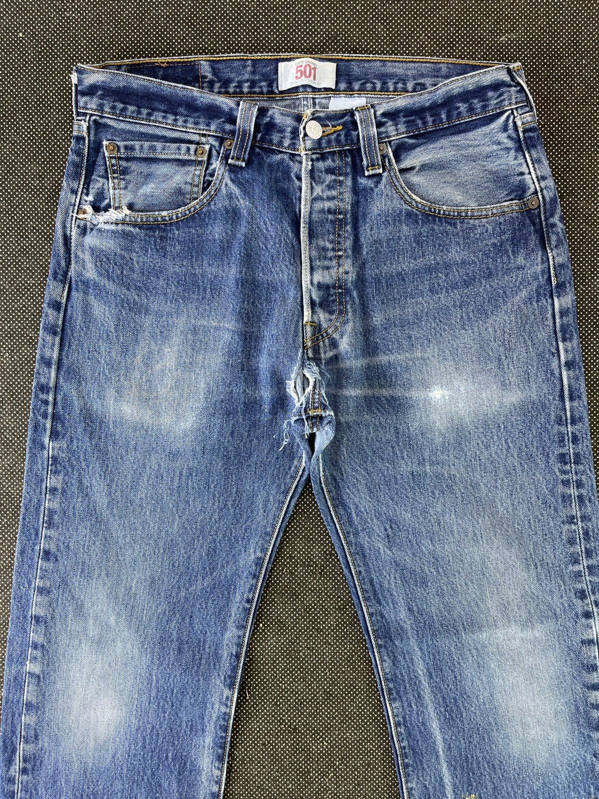 Levi's × Vintage Vintage Levi's 501 Ripped Blue Washed Jeans 32 x 32 - J290 Size US 32 / EU 48 - 3 Thumbnail