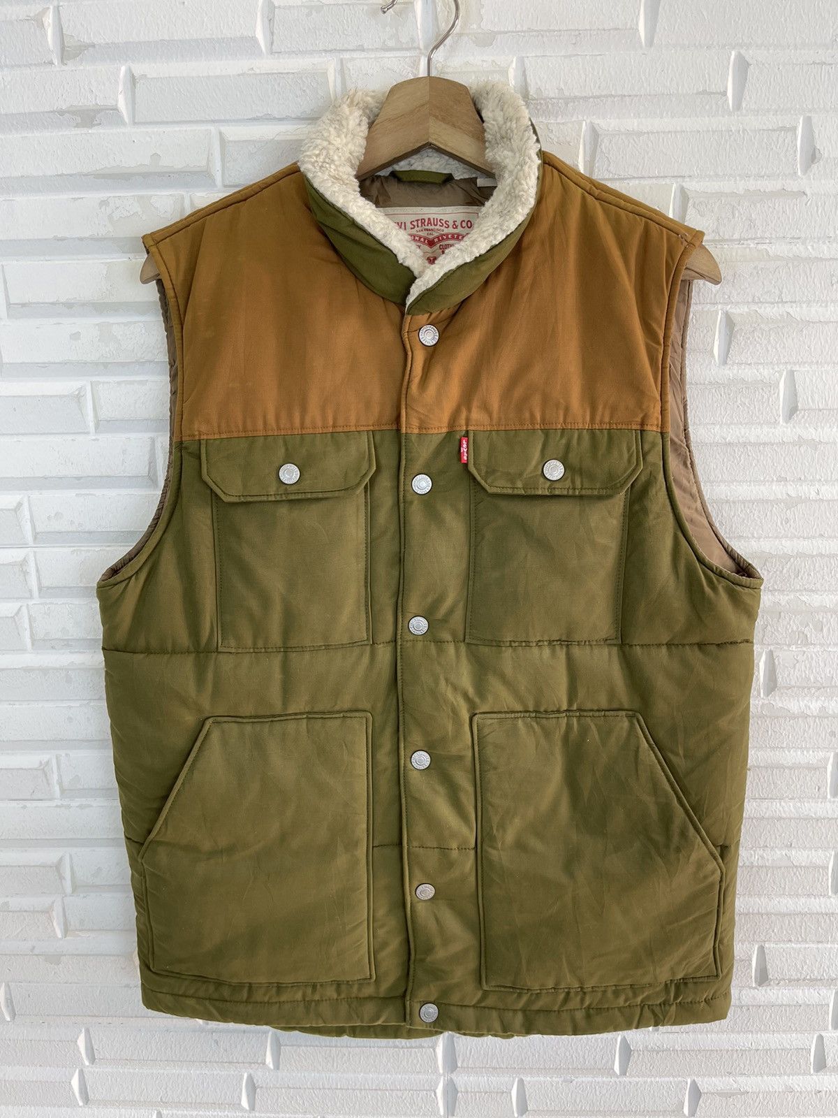 Levi's WINTER LEVI’S THIN PUFFER VEST SHEARLING NECK Size US M / EU 48-50 / 2 - 5 Thumbnail