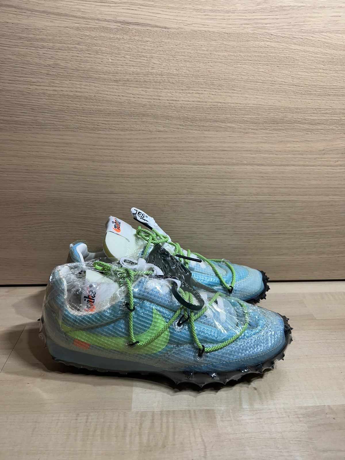 nike off white vivid sky