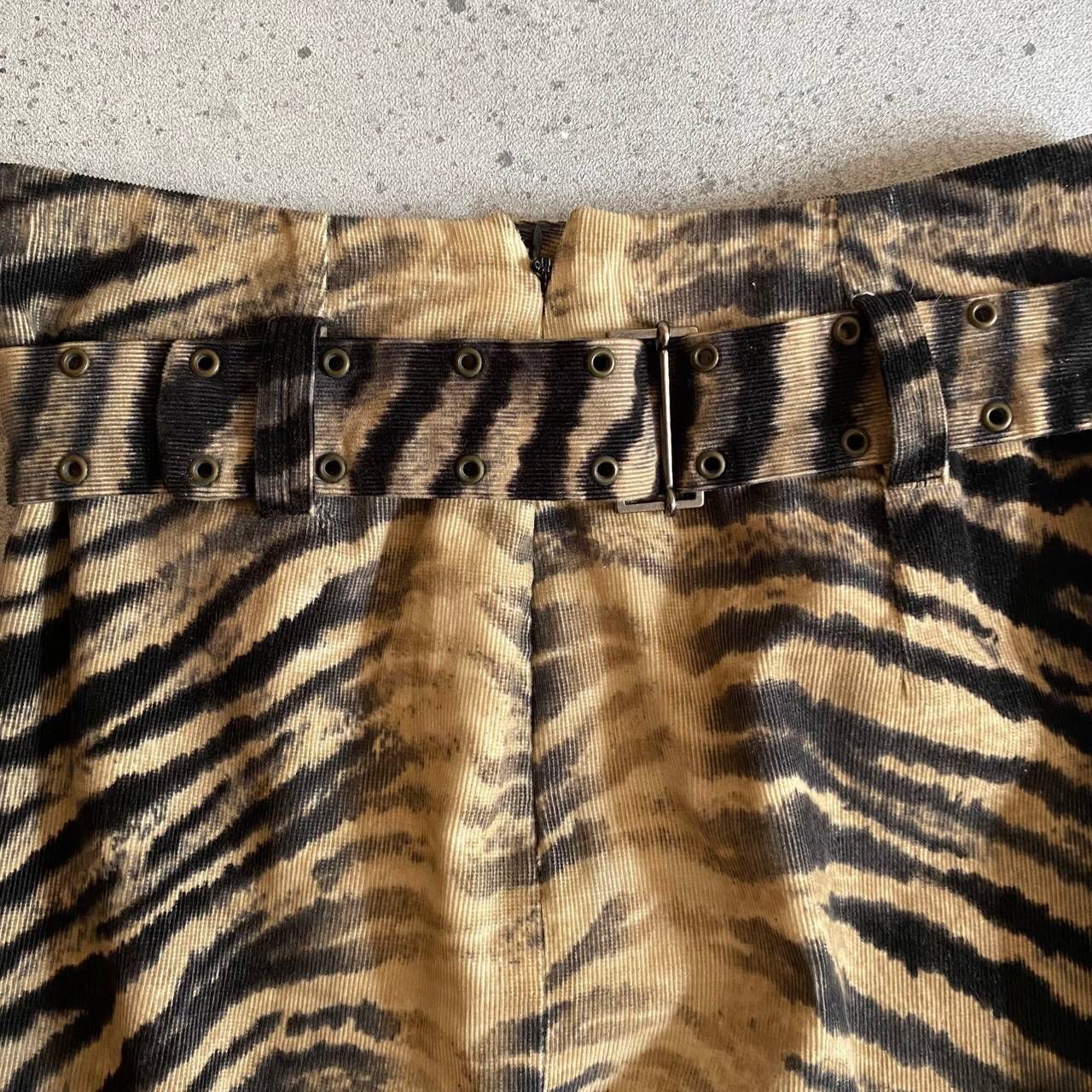 Pierre Balmain × Vintage 90s Pierre Balmain Paris Vintage Tiger Print Skirt Size 26" / US 2 / IT 38 - 6 Thumbnail