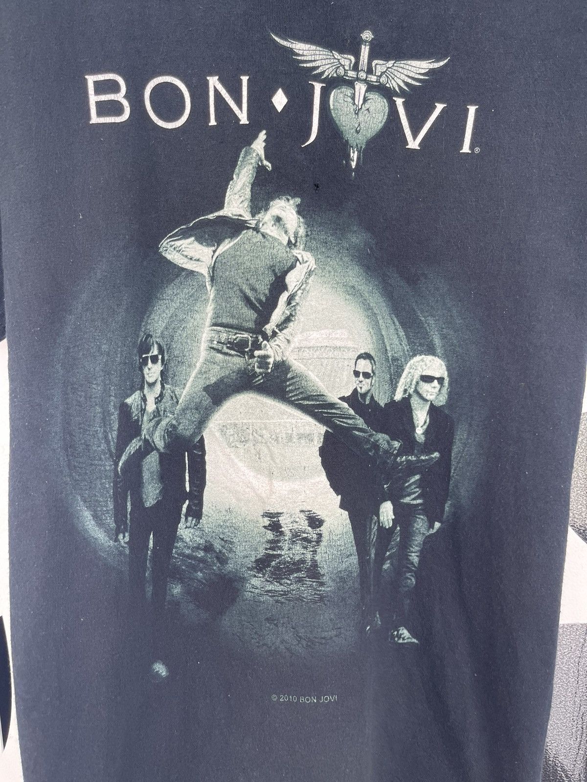 Band Tees × Bon Jovi BON JOVI 2010 VINTAGE TSHIRT Size US S / EU 44-46 / 1 - 3 Thumbnail