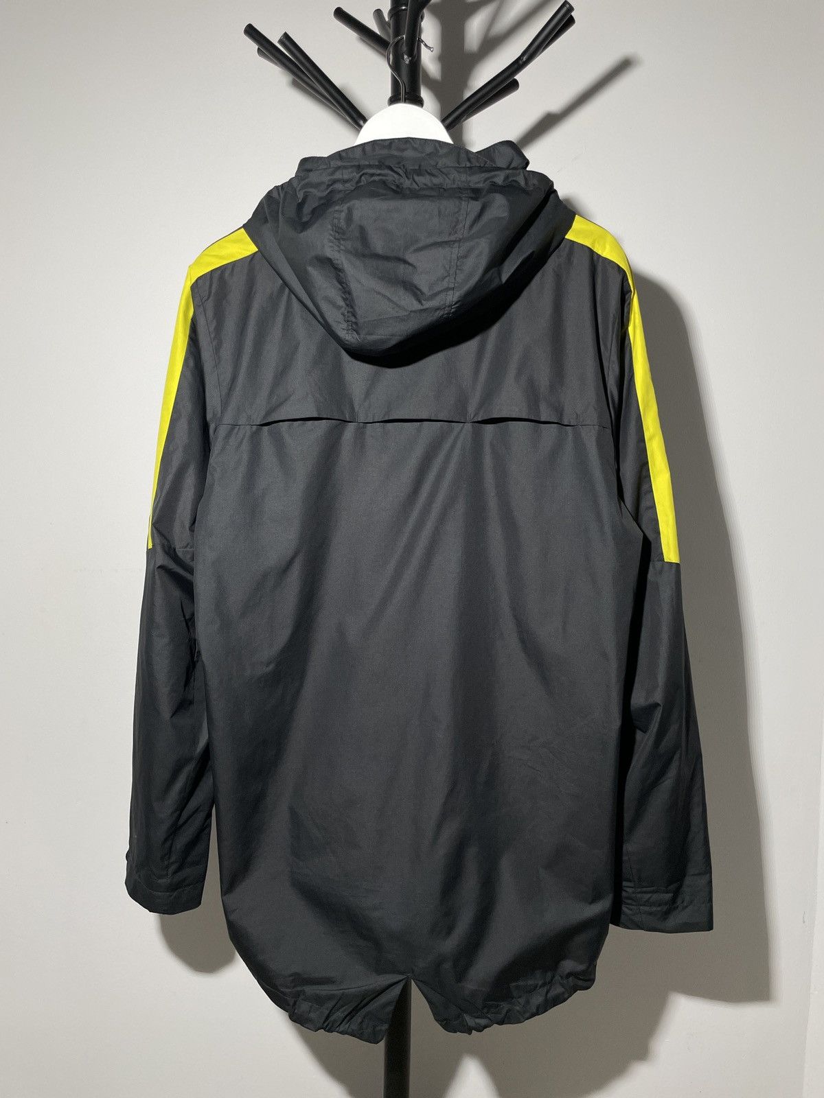 Nike 2016 2017 | Manchester City Nike Rain Soccer Jacket Size US L / EU 52-54 / 3 - 13 Thumbnail