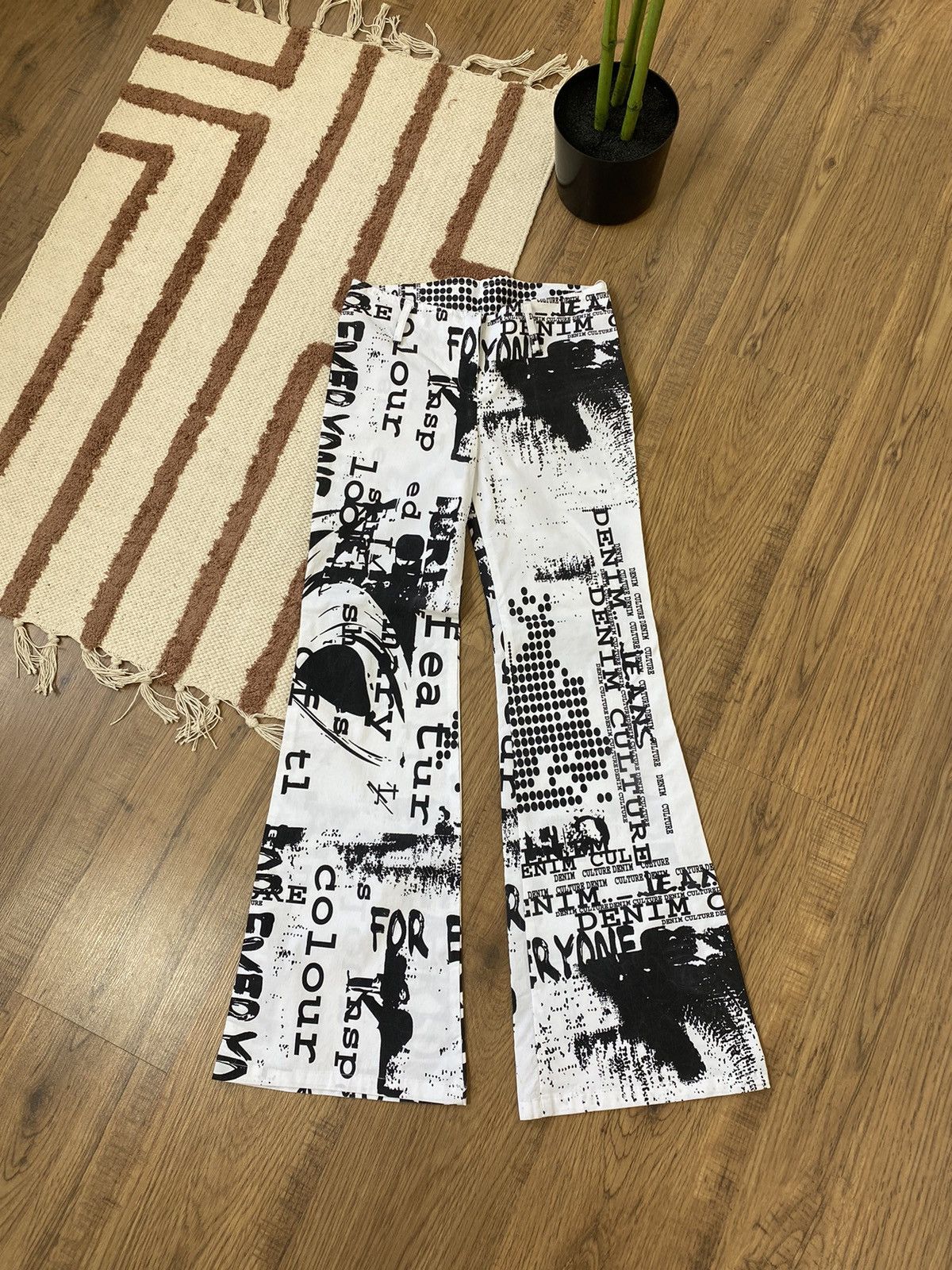 Vintage JEAN PAUL GAULTIER STYLE PRINTED NYLON FLASH PANTS Size 26" / US 2 / IT 38 - 2 Thumbnail