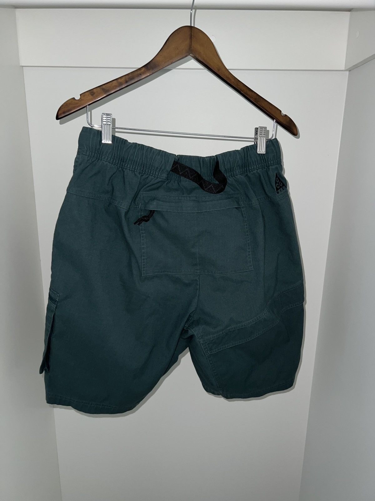 Nike 🔥🔥 Nike ACG Cargo Shorts Size US 30 / EU 46 - 2 Thumbnail