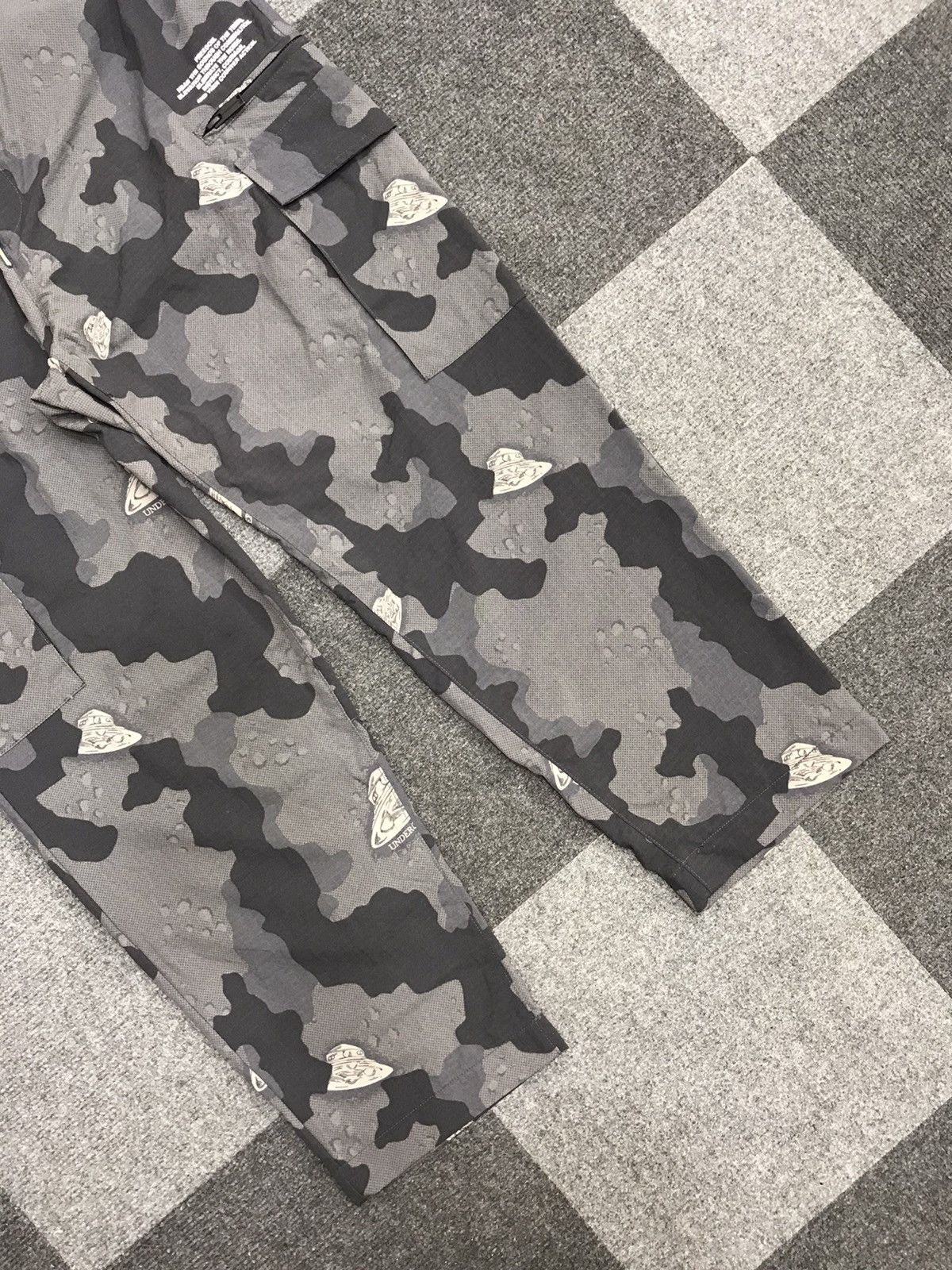 GU GU x UNDERCOVER Jun Takahashi Balloon Camo Pant Size US 32 / EU 48 - 3 Thumbnail