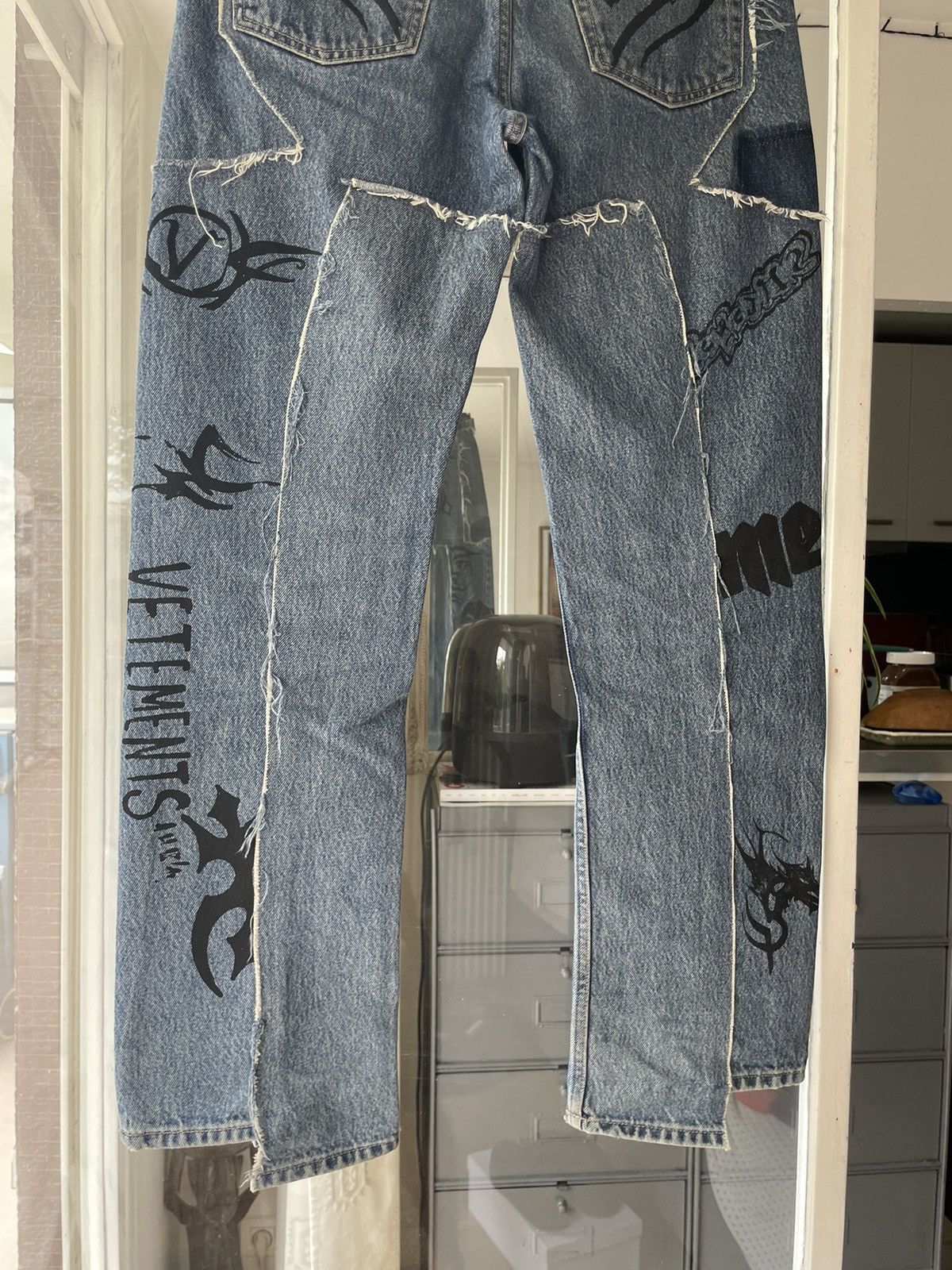 Levi's × Vetements Vetements x Levi’s Tribal Denim Pants Size US 29 - 7 Thumbnail