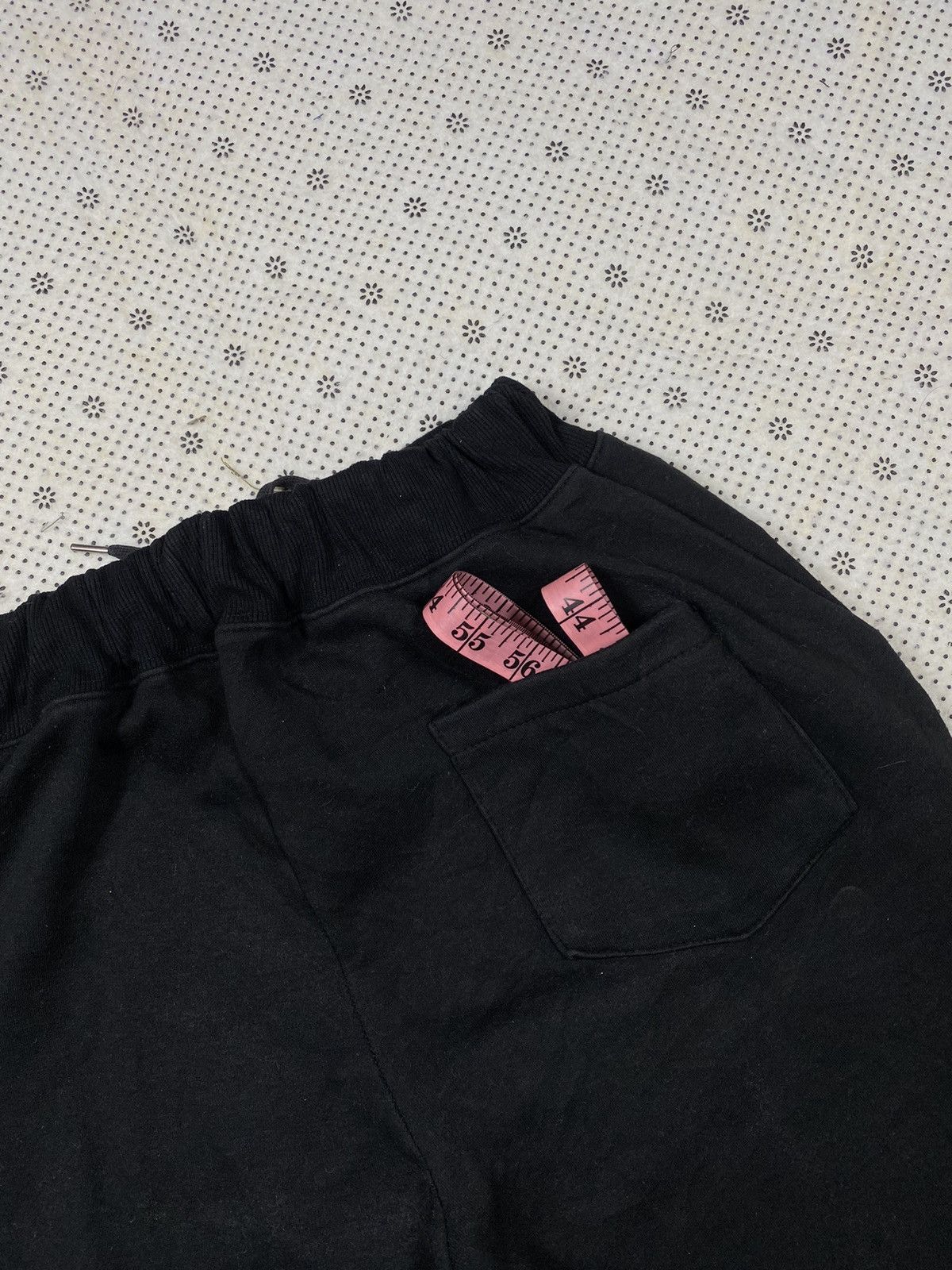 Japanese Brand Joggerpant With Iconic Heavymetal Band Font Size US 35 - 6 Thumbnail