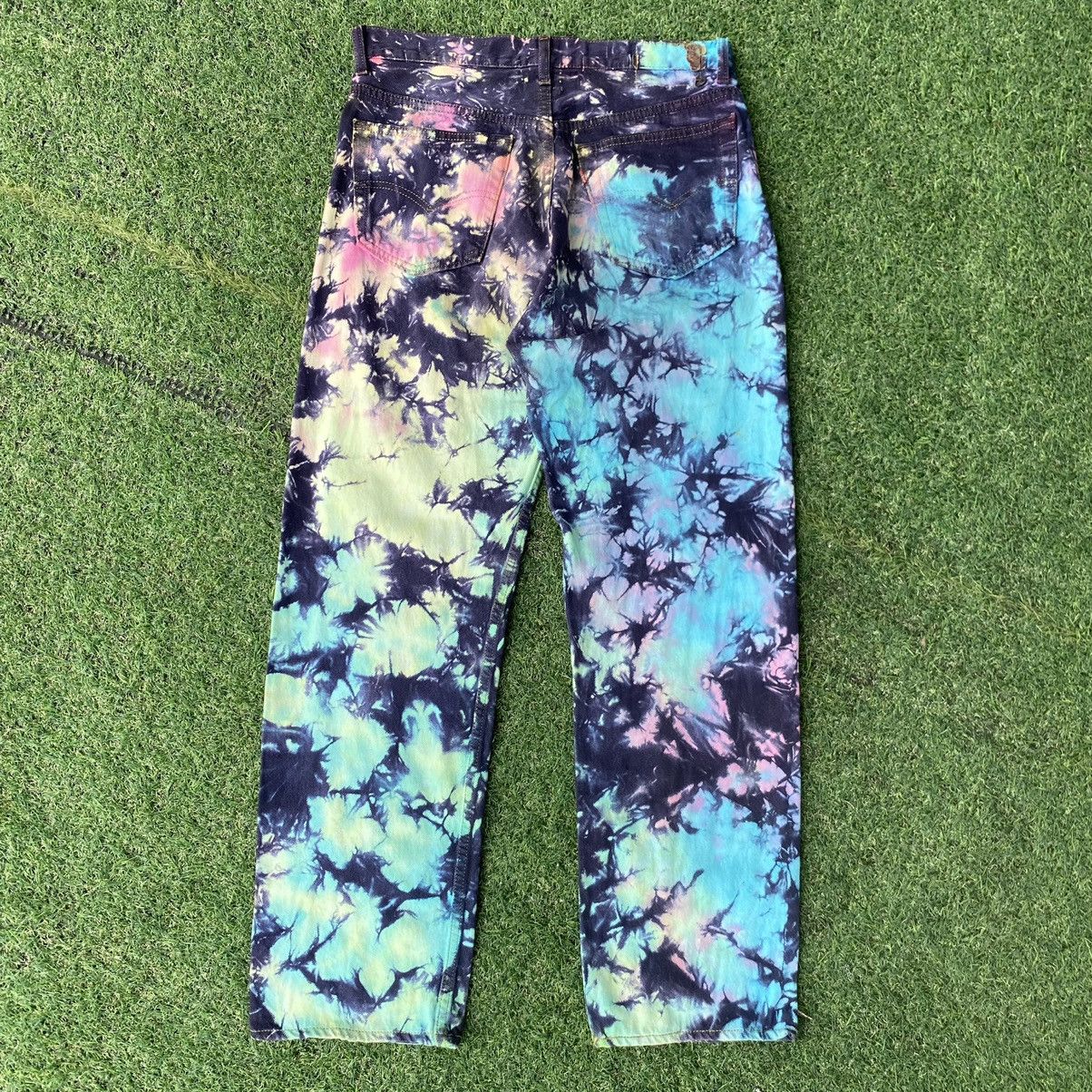 Levi's Thrashed Vintage 80s Levis 501 Tie Dye ERD GRUNGE JEANS Size US 32 / EU 48 - 2 Thumbnail