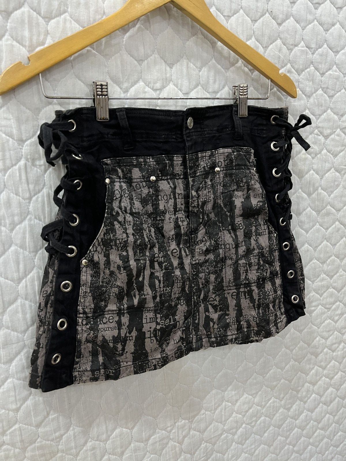 Beauty Beast (Qqqq). ALGON QUINS BONDAGE PUNK SKIRTS Size 29" - 3 Thumbnail