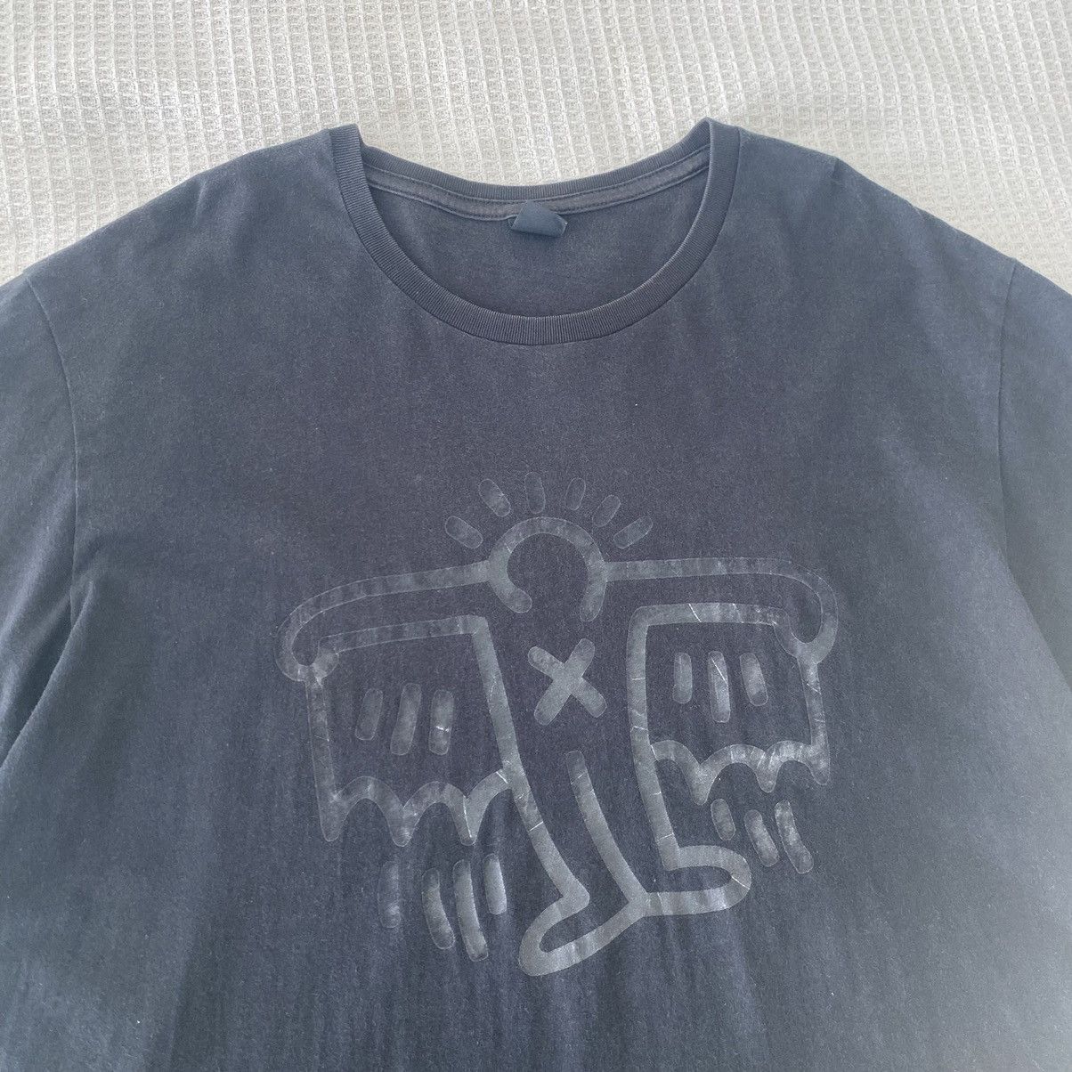 Uniqlo Thrashed Faded Keith Haring Art x Uniqlo ERD GHOST TEE Size US XL / EU 56 / 4 - 2 Thumbnail