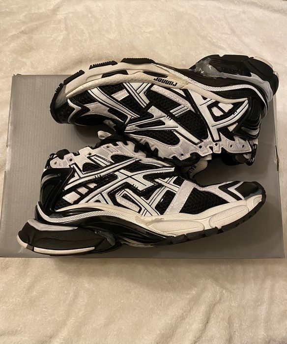 balenciaga race runner white black