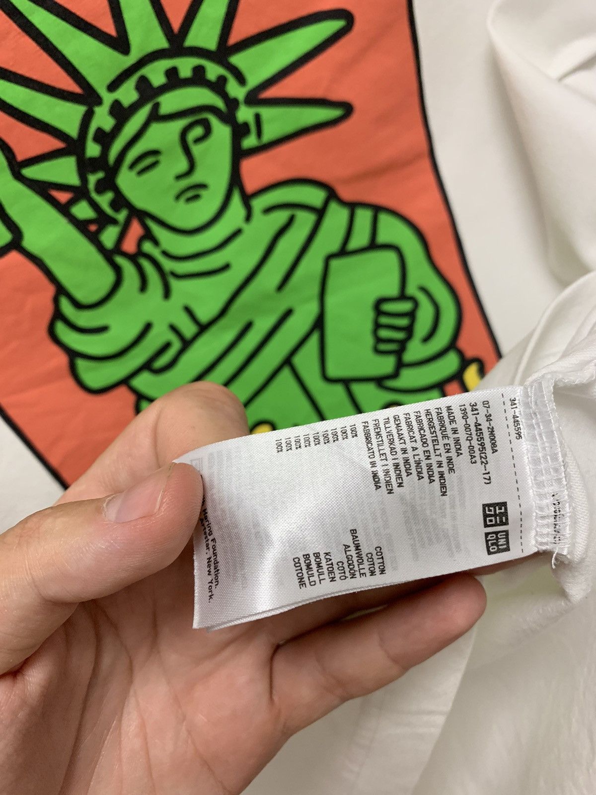 Japanese Brand Keith haring Uniqlo white t-shirt M Japanese Statue of libar Size US M / EU 48-50 / 2 - 7 Thumbnail