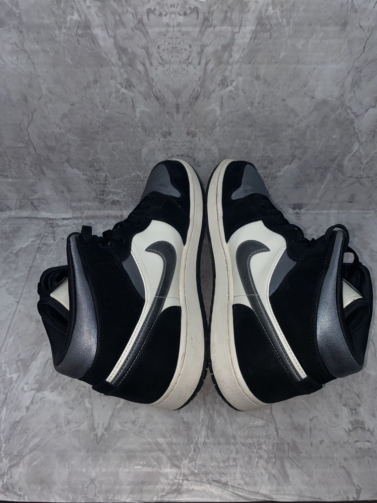 Jordan Brand Jordan 1 Mid Satin Grey Toe Size US 12 / EU 45 - 11 Thumbnail