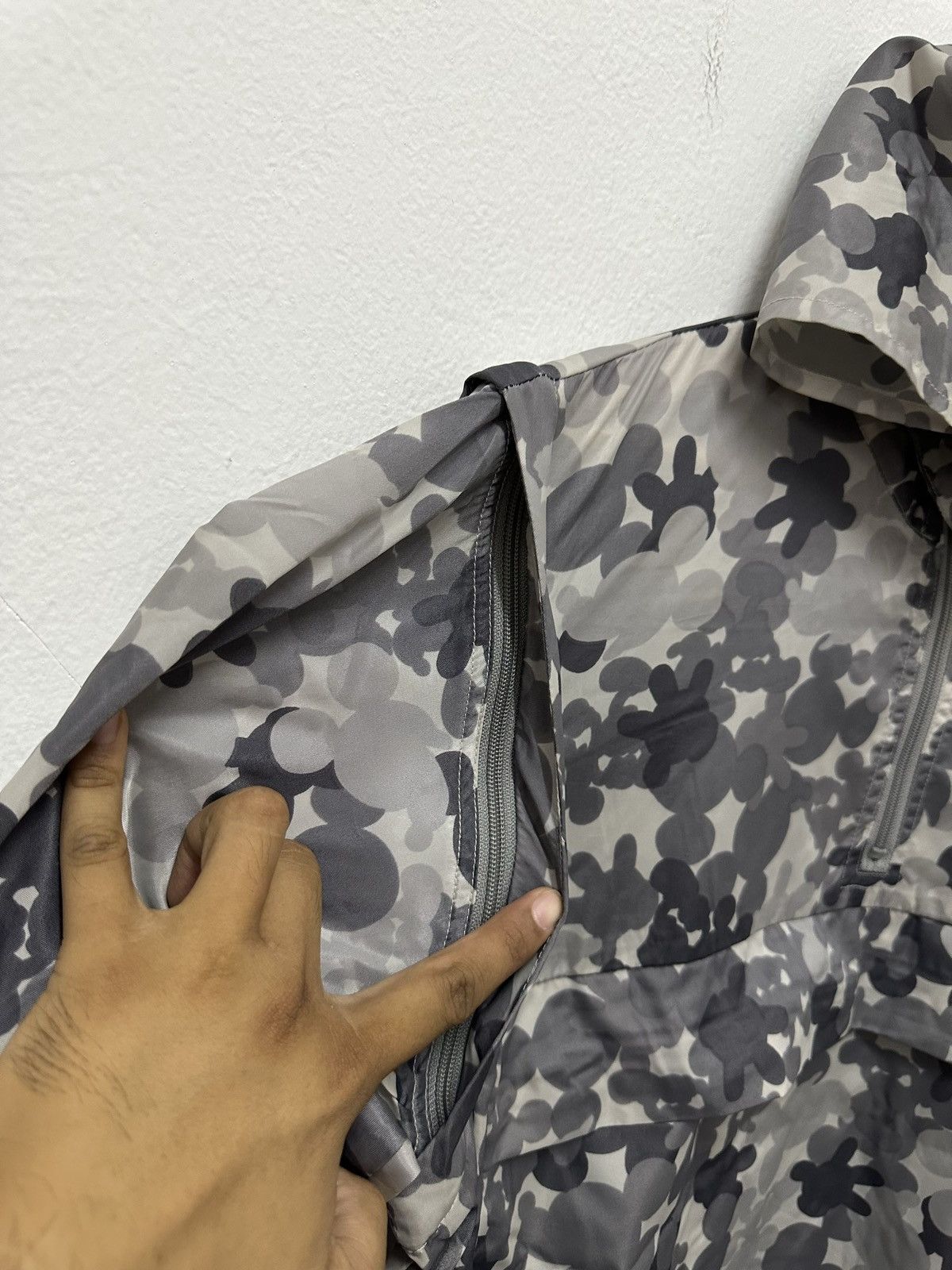 Disney × Mickey Mouse × Vintage Vintage Tokyo Disneyland Camo Anorak Hoodie Jacket Size US M / EU 48-50 / 2 - 3 Thumbnail