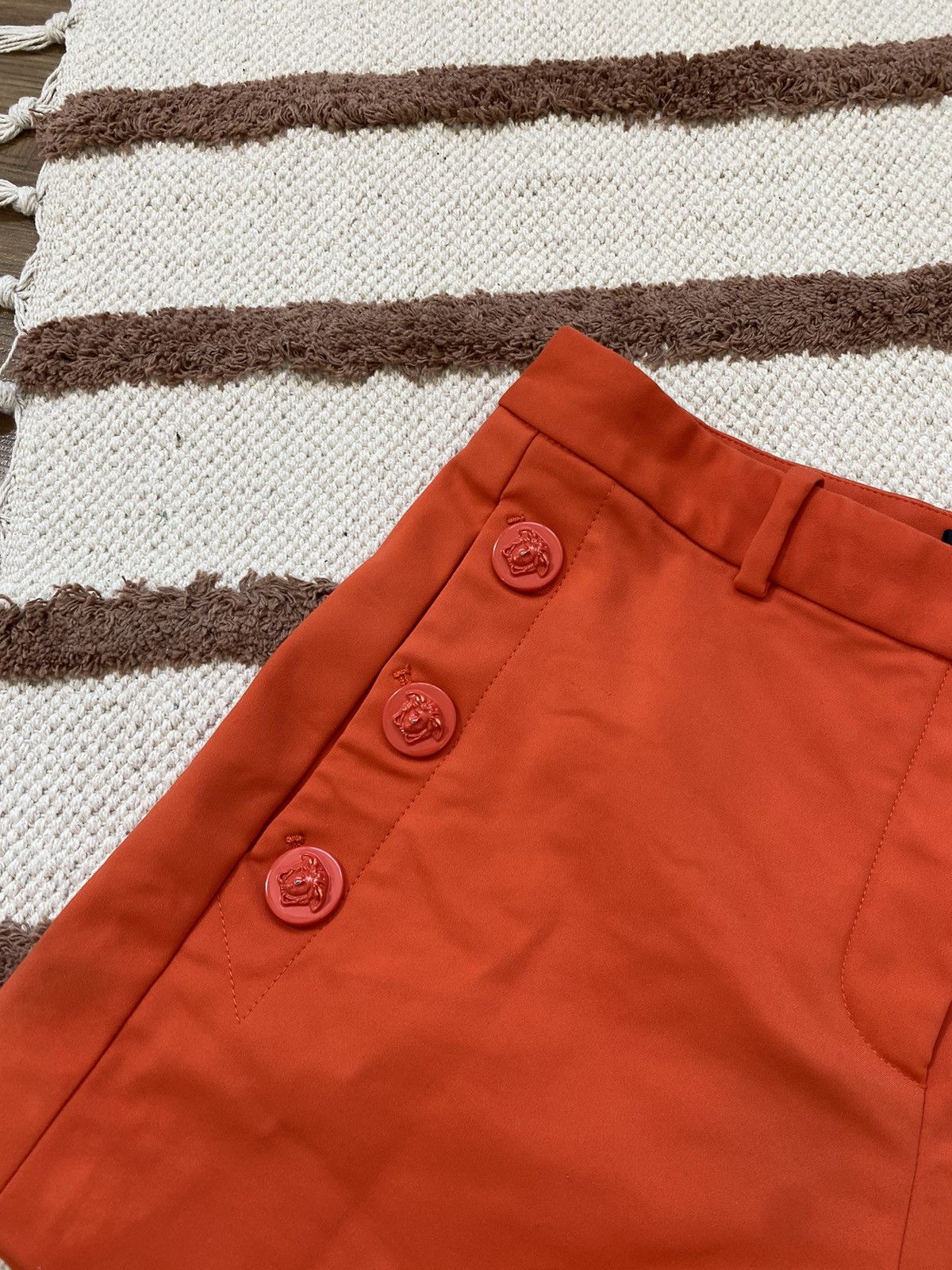 Versace VERSACE ORANGE NYLON SHORTS Size 27" / US 4 / IT 40 - 2 Thumbnail