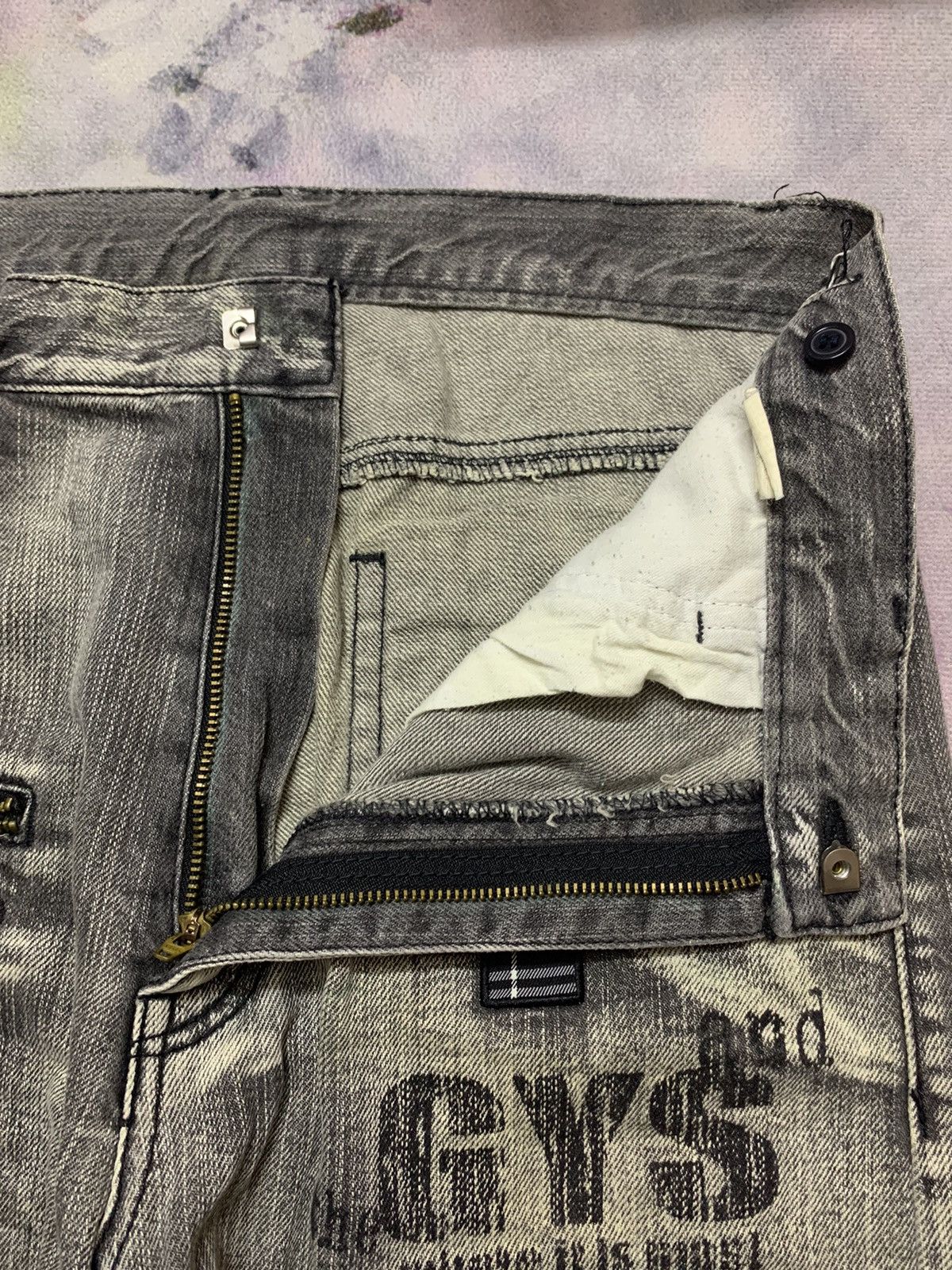 Hysteric Glamour Japanese Brand Unknown Words Printed Washed Denim Size US 29 - 5 Thumbnail