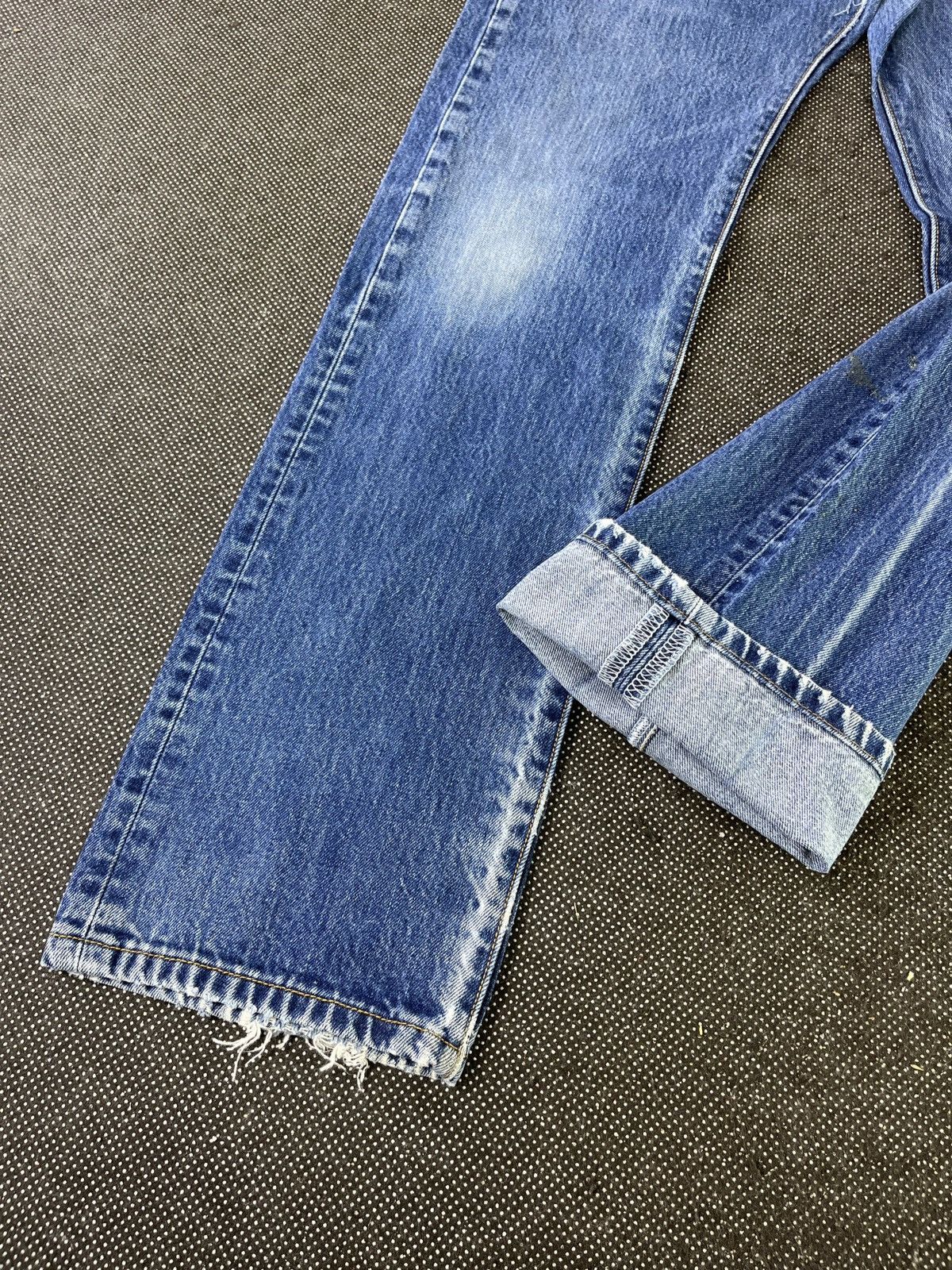 Levi's × Vintage Vintage Levi's 501 Ripped Blue Washed Jeans 32 x 32 - J290 Size US 32 / EU 48 - 9 Thumbnail