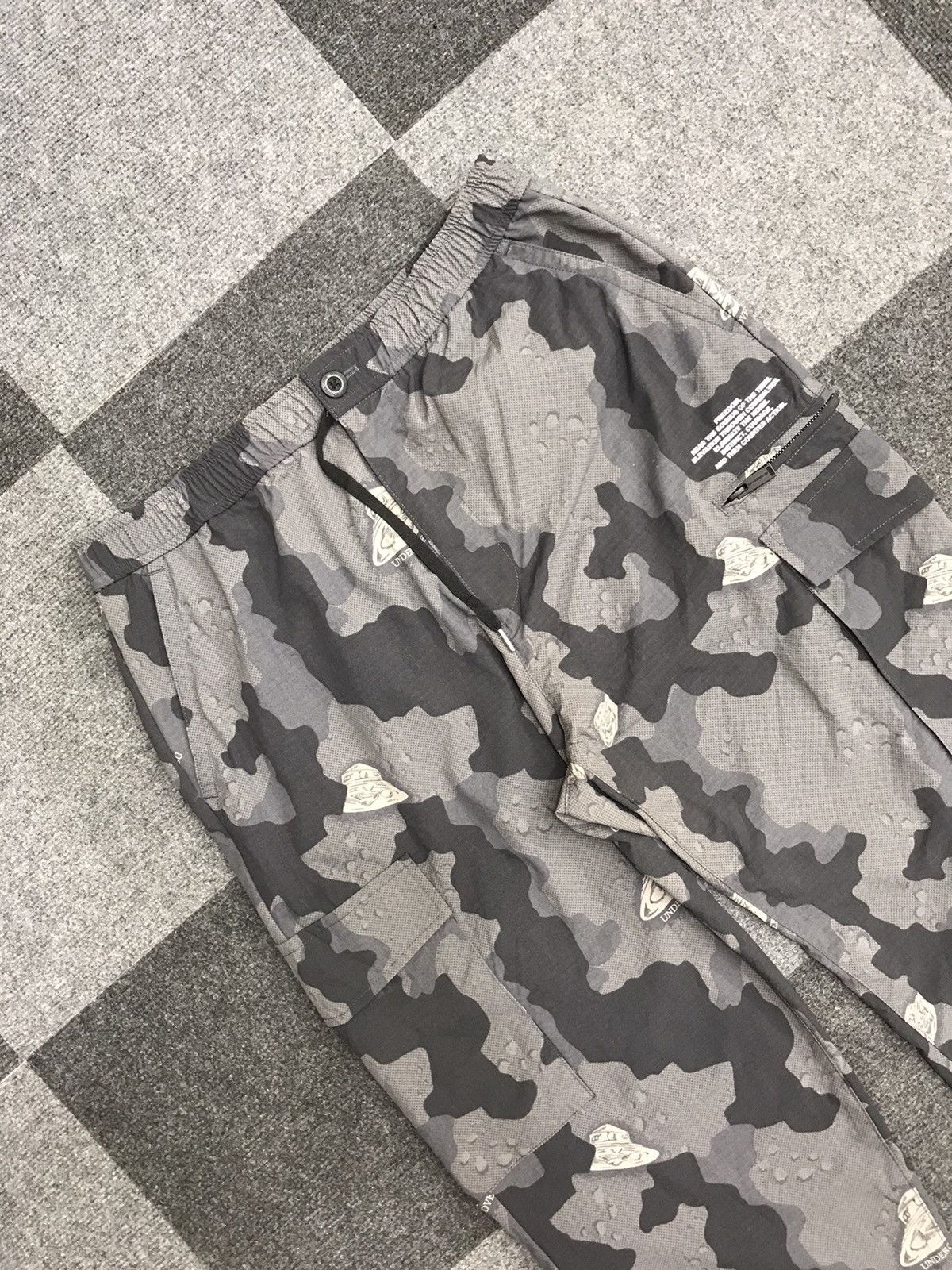 GU GU x UNDERCOVER Jun Takahashi Balloon Camo Pant Size US 32 / EU 48 - 2 Thumbnail