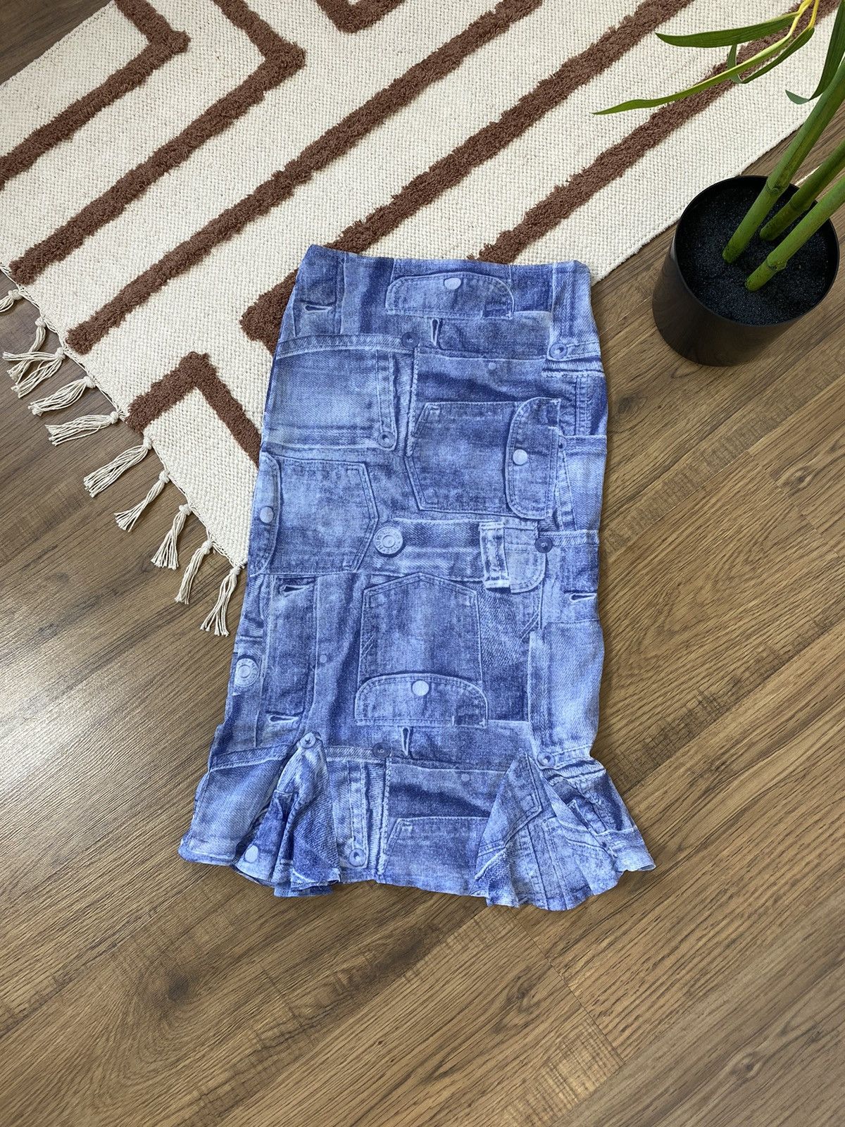 Vintage TRUE RELIGION STYLE PRINTED MESH SKIRT Size 30" / US 8 / IT 44 - 1 Thumbnail
