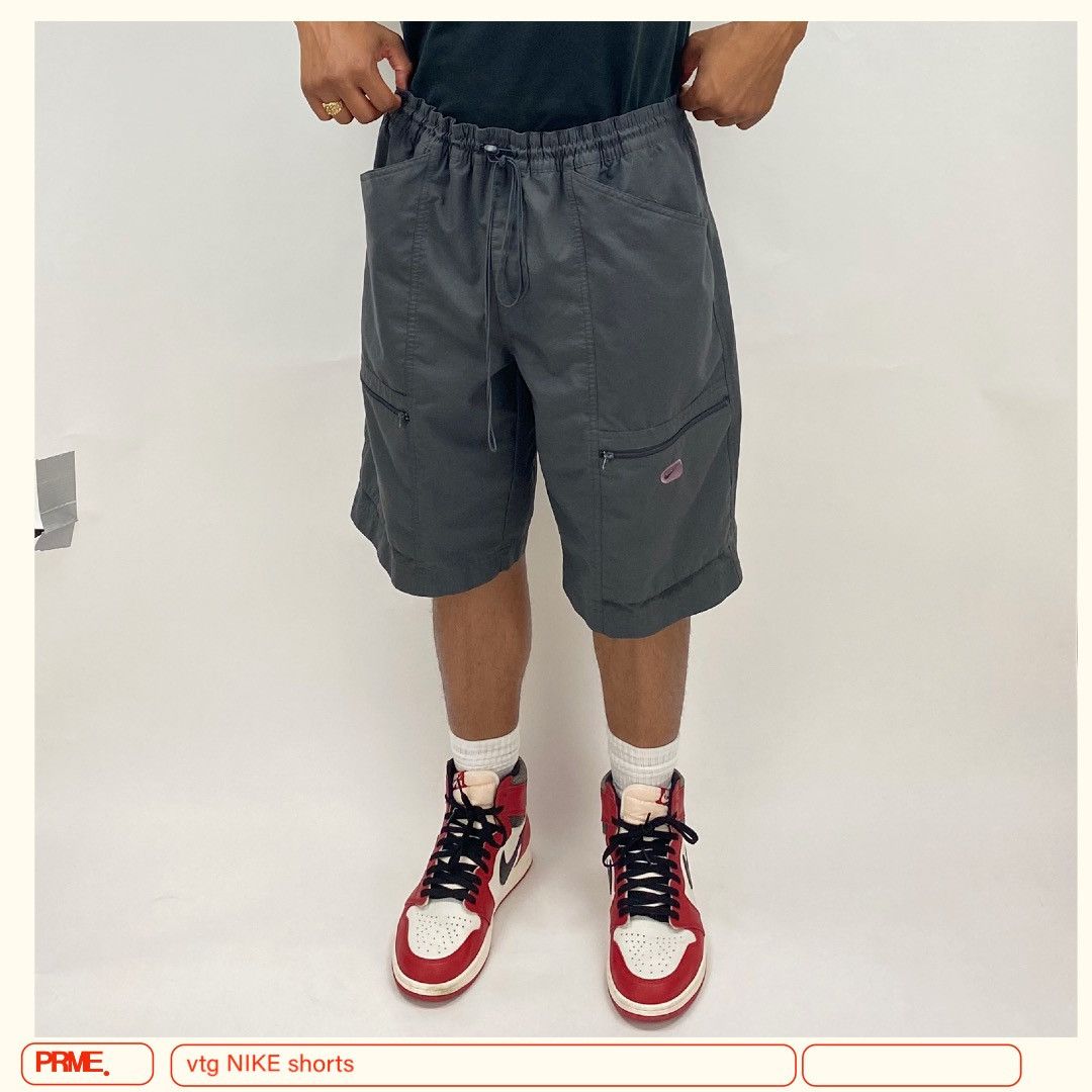 Vintage vintage Y2K NIKE Swoosh Cargo pocket trunk shorts Size US 38 / EU 54 - 7 Thumbnail