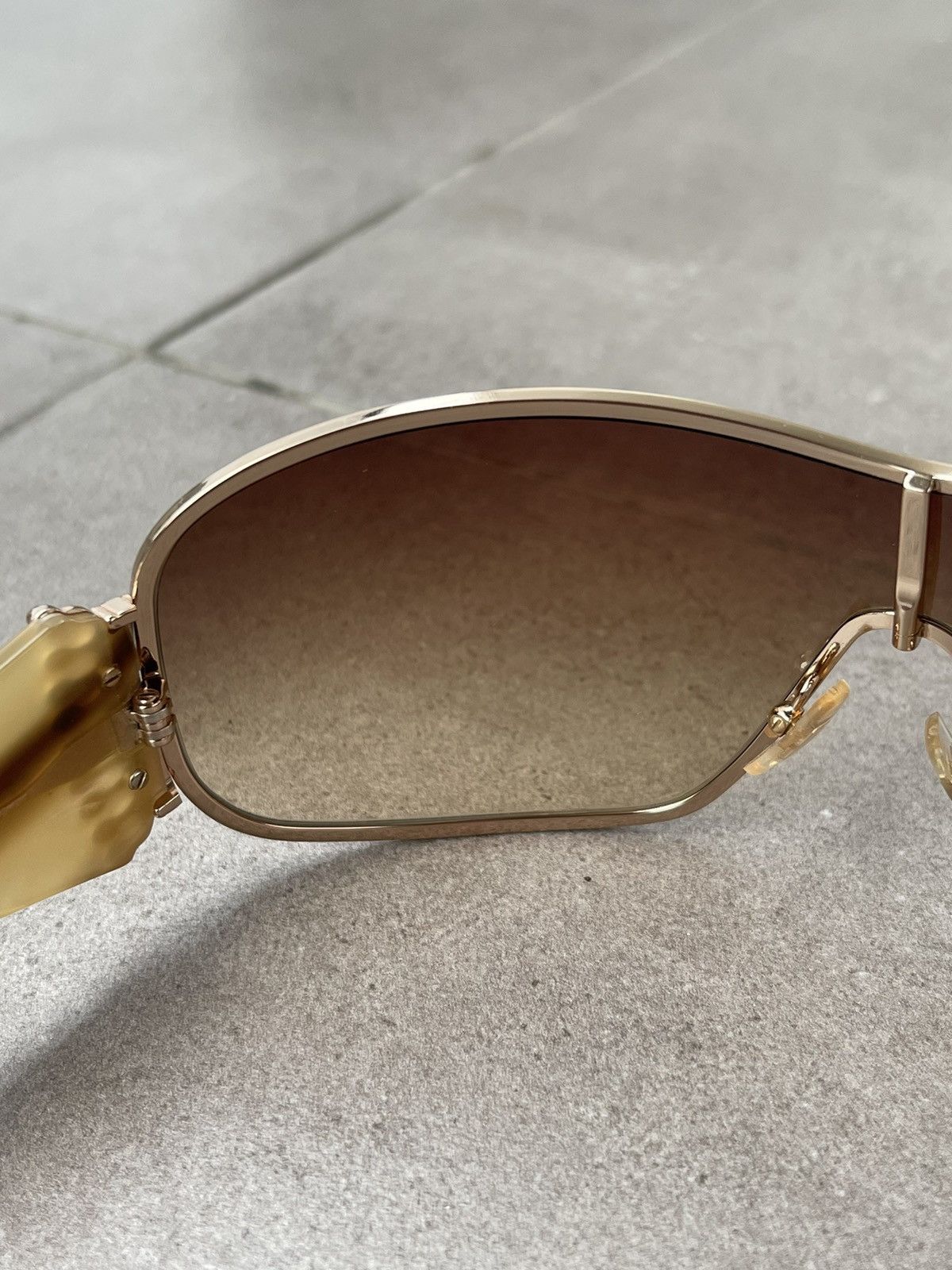 Miu Miu !DS! Miu Miu SMU56G 5AK-3W1 Gold Marble Shield Sunglasses Size ONE SIZE - 9 Thumbnail