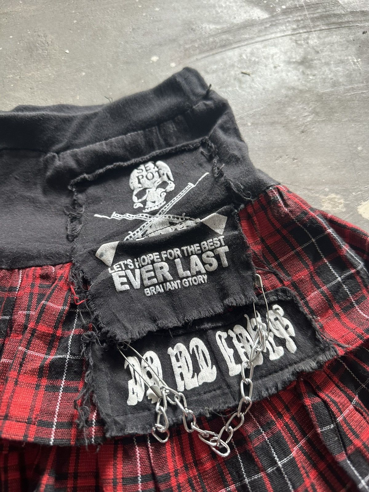 Japanese Brand Sex Pot Punk Bondage Style Chain Skull Mini Skirt Size 26" / US 2 / IT 38 - 6 Thumbnail