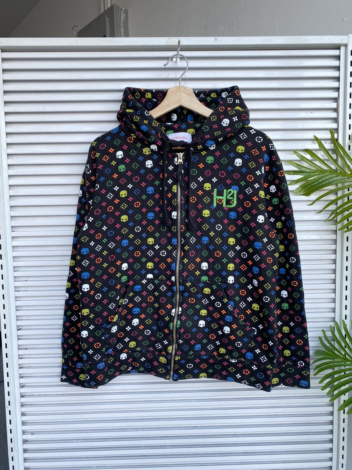 HYDROGEN Vintage Hydrogen Skulls Monogram / Travis Flacko LV Scott Size US L / EU 52-54 / 3 - 2 Thumbnail