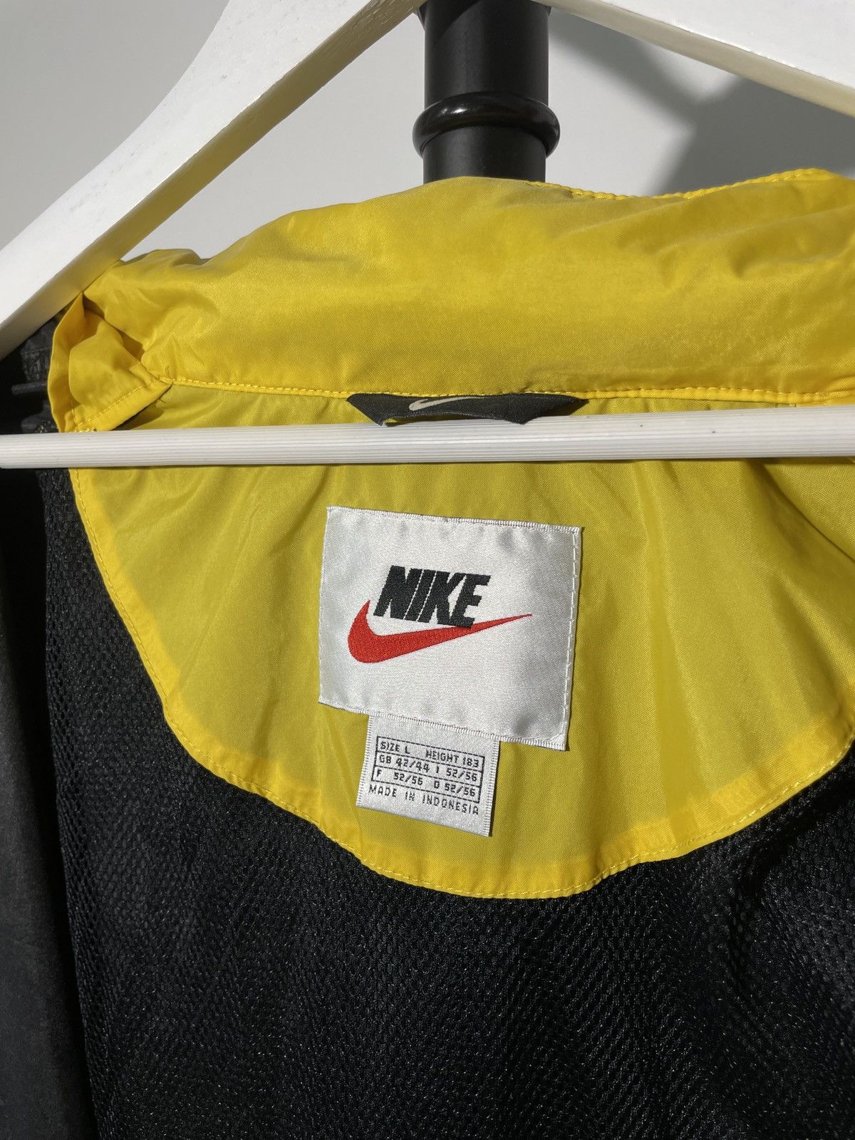 Nike × Vintage Vintage 90s Nike Big Logo Nylon Jacket Size US L / EU 52-54 / 3 - 11 Thumbnail