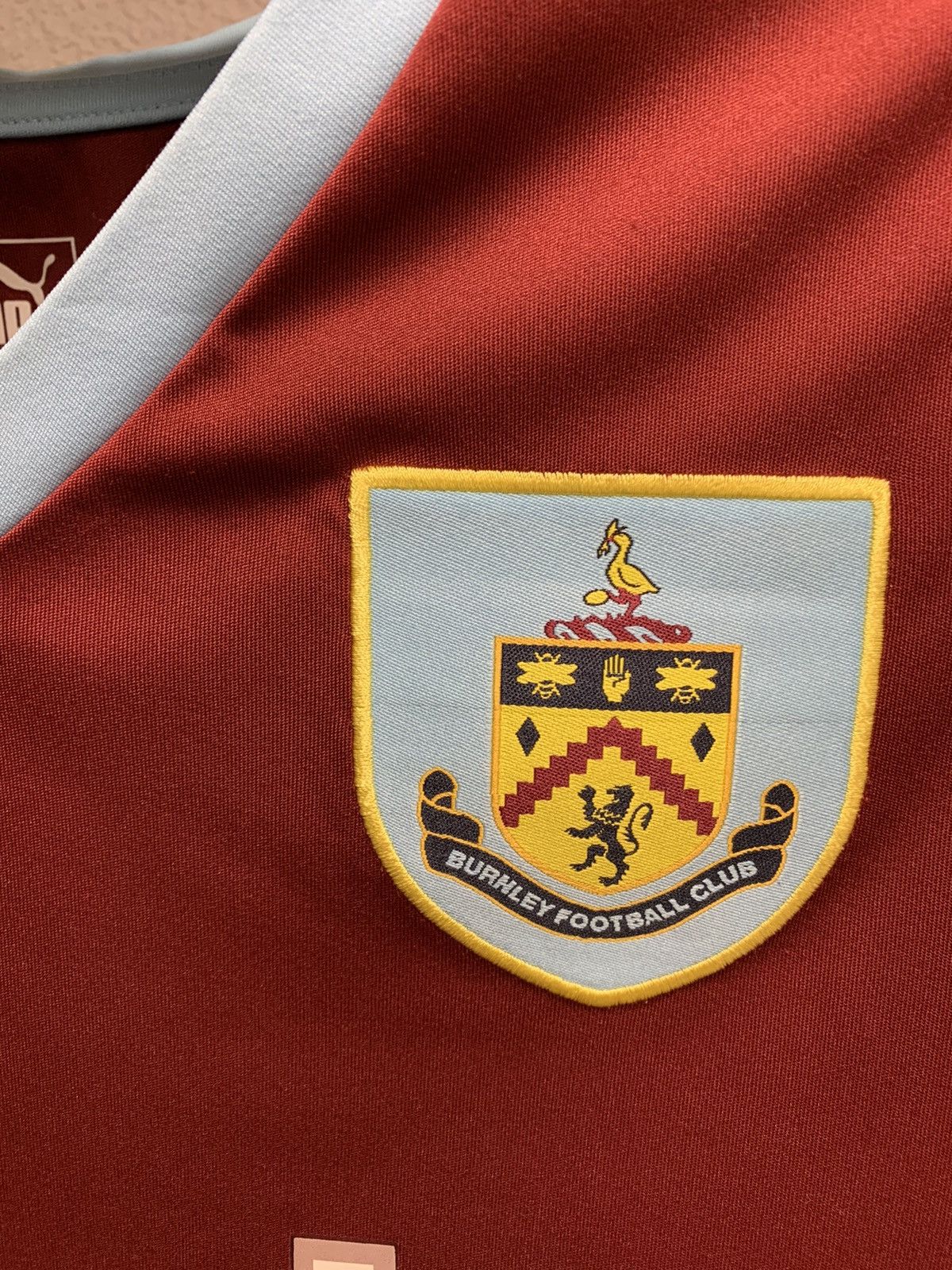Puma Burnley football club Puma soccer jersey L furnitureland Size US L / EU 52-54 / 3 - 7 Thumbnail