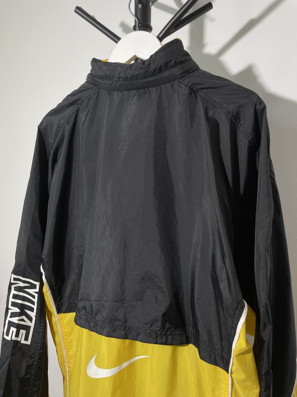 Nike × Vintage Vintage 90s Nike Big Logo Nylon Jacket Size US L / EU 52-54 / 3 - 14 Thumbnail