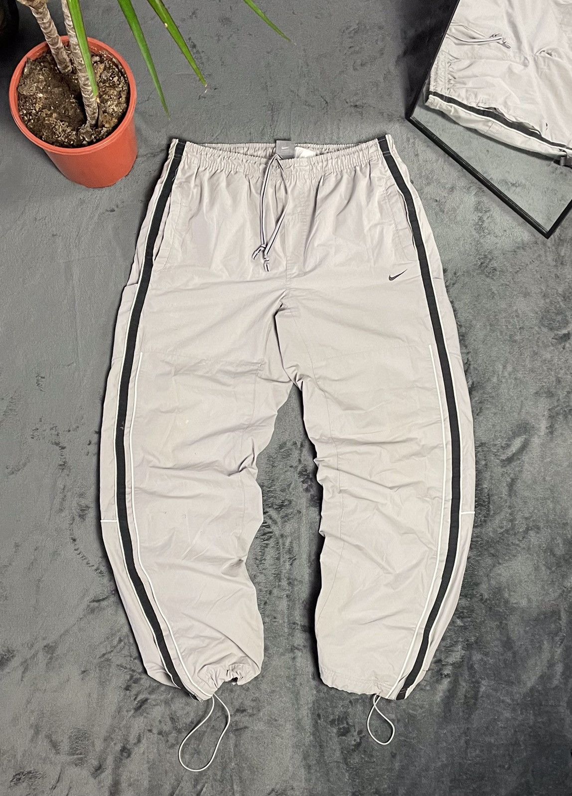 90'S Nike Nylon Pants, Shaka Shaka Pants, Men's M Size, Vintage Nylon gray type Vintage Second Hand