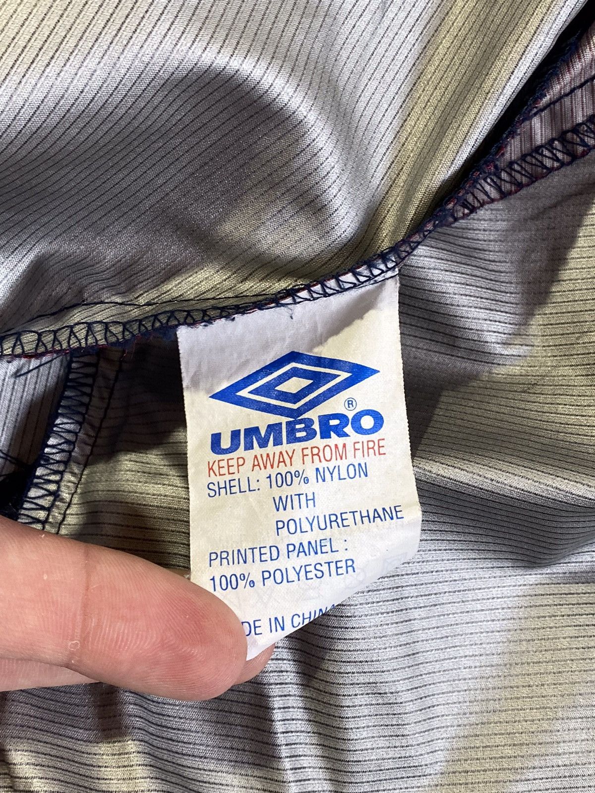 Umbro Vintage 90s Umbro hype y2k streetwear style retro jacket Size US XL / EU 56 / 4 - 17 Thumbnail