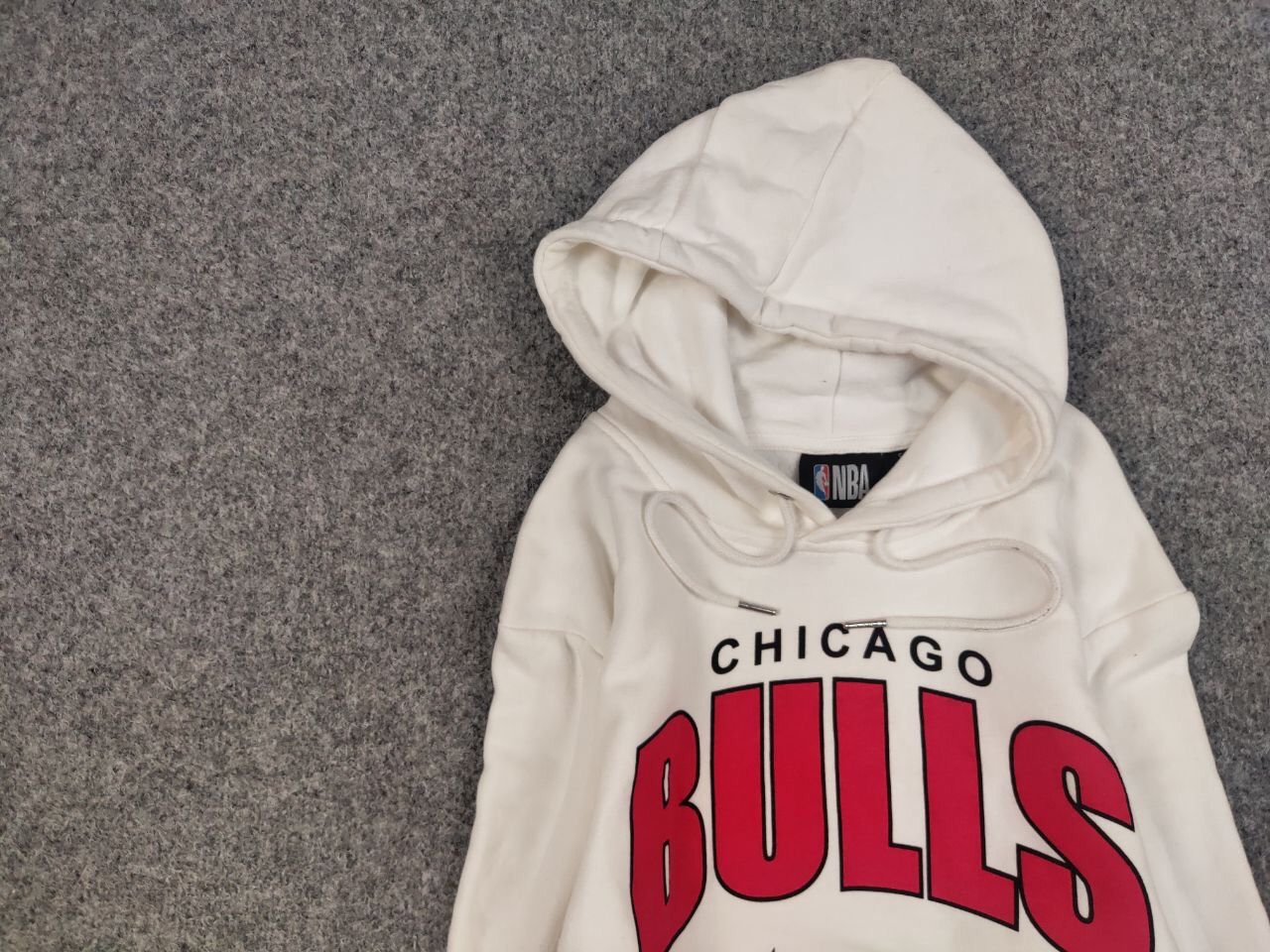 NBA Chicago Bulls x NBA Logo White Light Hoodie Vintage Style Size US S / EU 44-46 / 1 - 11 Thumbnail