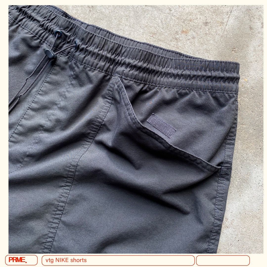 Vintage vintage Y2K NIKE Swoosh Cargo pocket trunk shorts Size US 38 / EU 54 - 13 Thumbnail