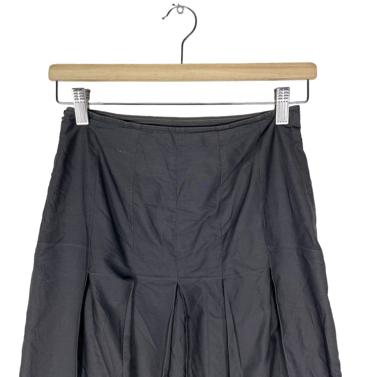 Miu Miu 🌟MIU MIU ITALY PLAIN MINI SKIIRTS Size 25" / US 0 / IT 36 - 2 Thumbnail
