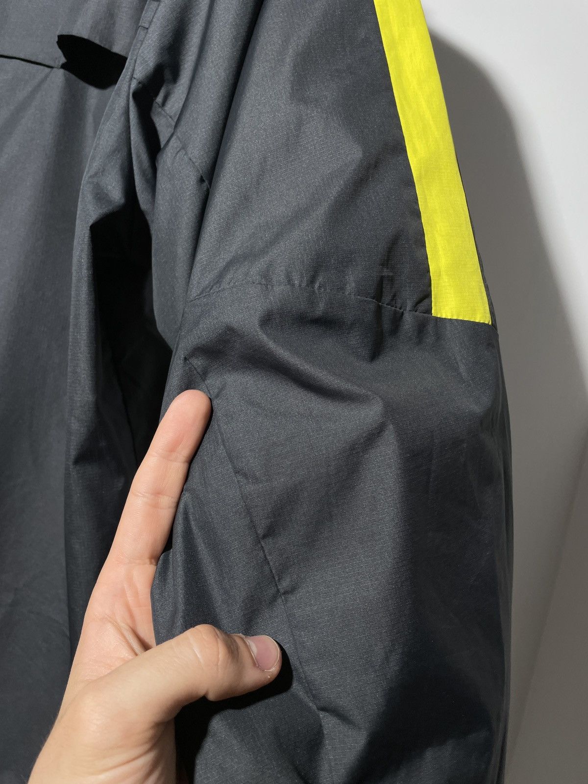 Nike 2016 2017 | Manchester City Nike Rain Soccer Jacket Size US L / EU 52-54 / 3 - 19 Thumbnail