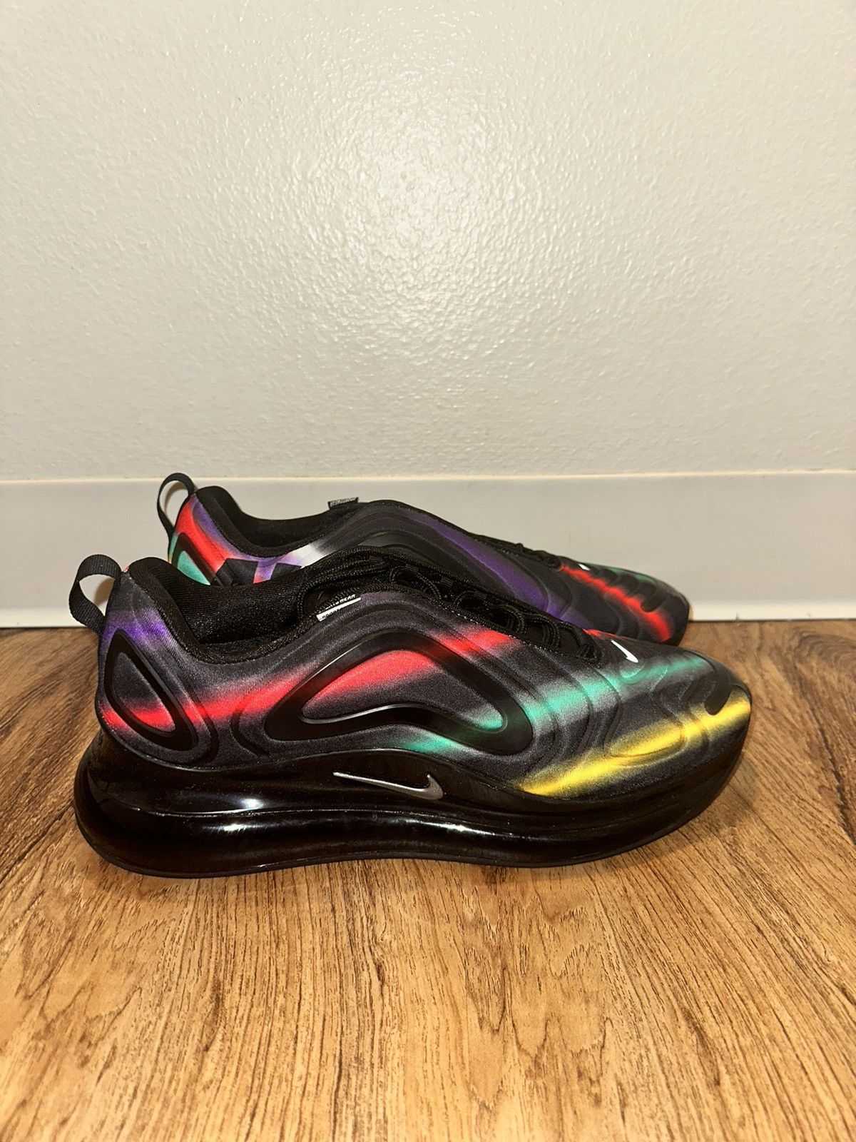 Nike Air Max 720 Neon Streaks
