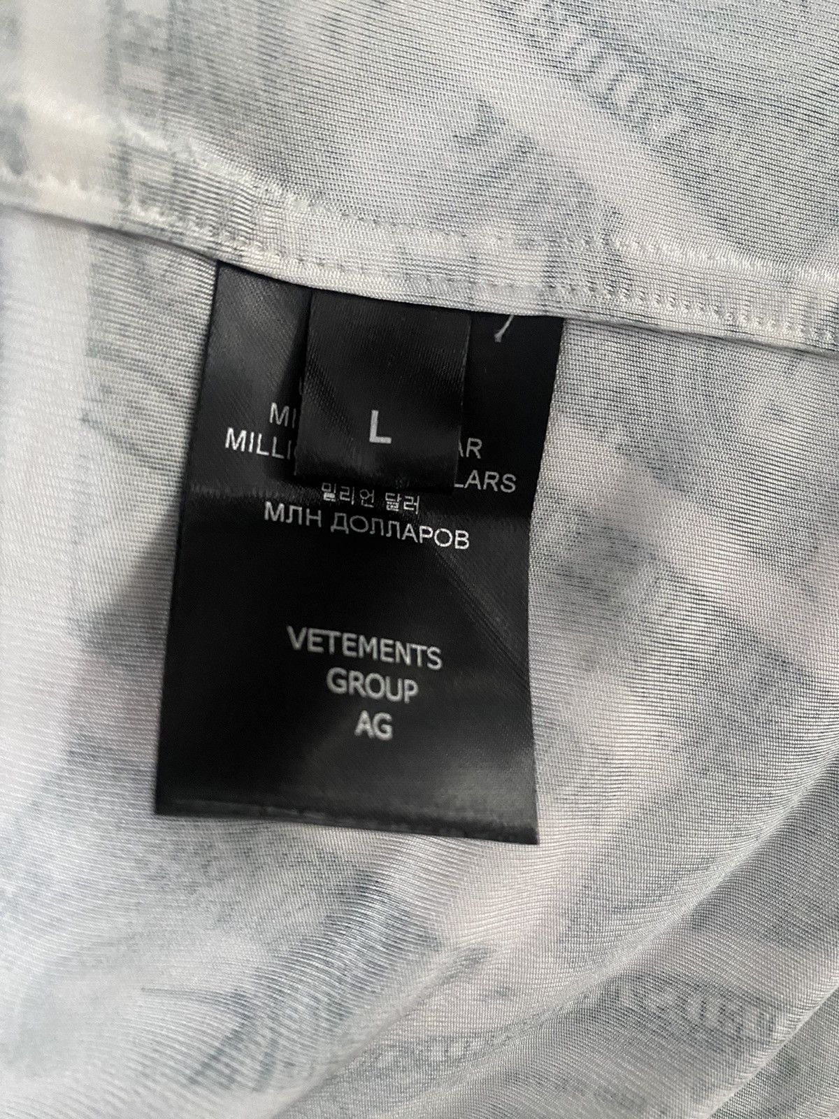 Vetements Oversized VETEMENTS 'Million Dollar' Printed Satin Shirt Size US L / EU 52-54 / 3 - 15 Thumbnail