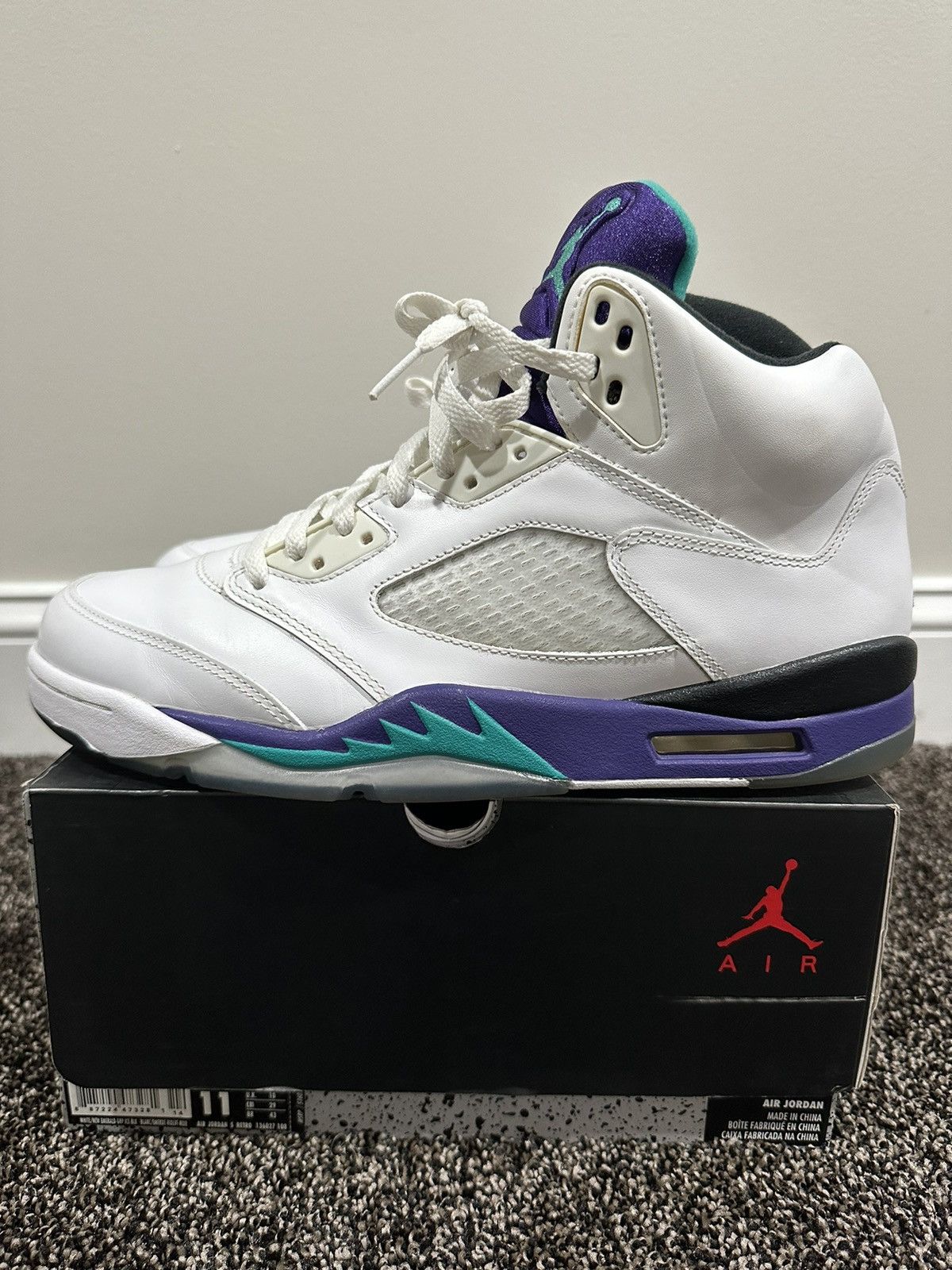 Jordan Brand Air Jordan 5 Retro Grape 2013 Sneaker Size US 11 / EU 44 - 4 Thumbnail