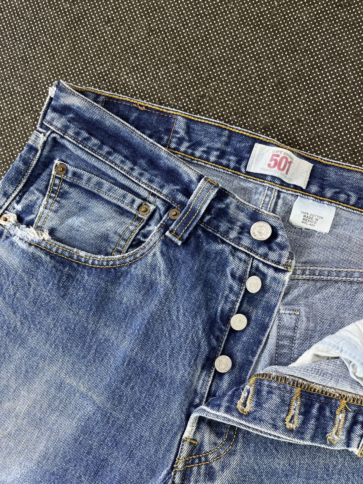 Levi's × Vintage Vintage Levi's 501 Ripped Blue Washed Jeans 32 x 32 - J290 Size US 32 / EU 48 - 5 Thumbnail