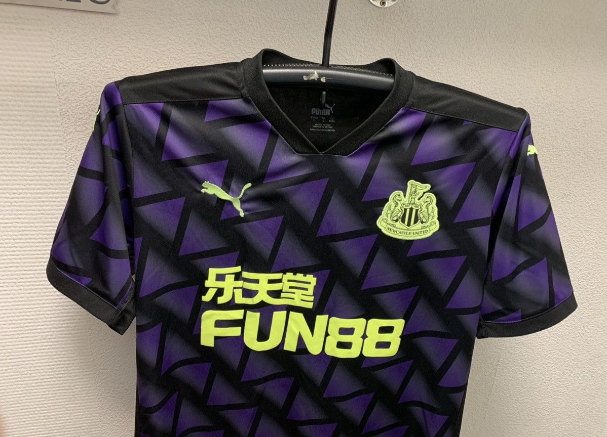 Puma Newcastle puma soccer jersey fun88 L sz Size US L / EU 52-54 / 3 - 2 Thumbnail