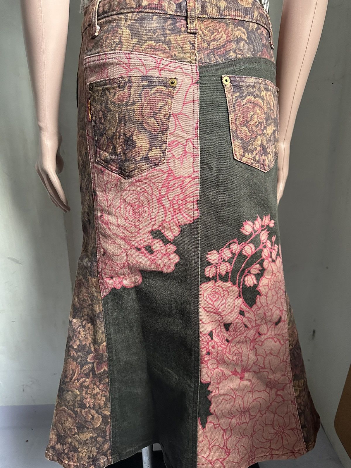 Japanese Brand Onetmonet Japanese Floral Skirt Size 28" / US 6 / IT 42 - 3 Thumbnail