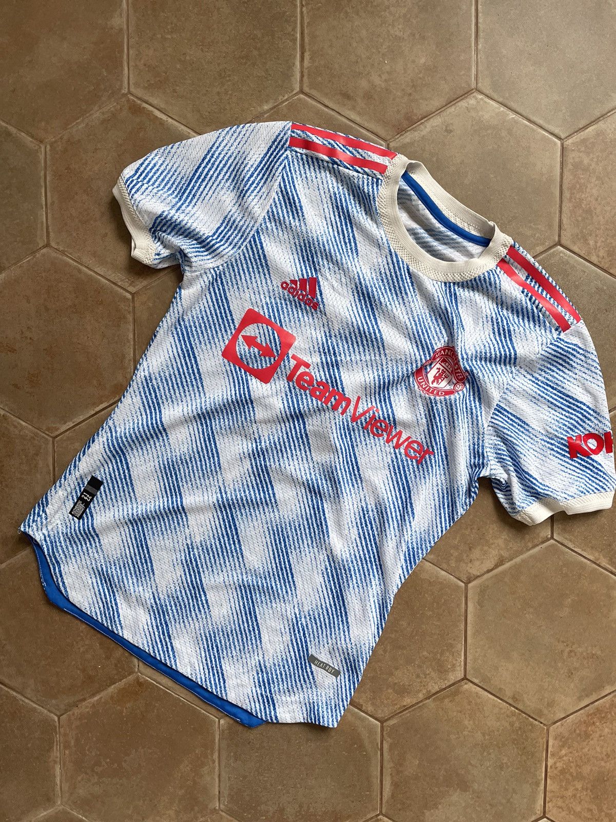 Adidas MANCHESTER UNITED ADIDAS SHIRT Size US M / EU 48-50 / 2 - 2 Thumbnail